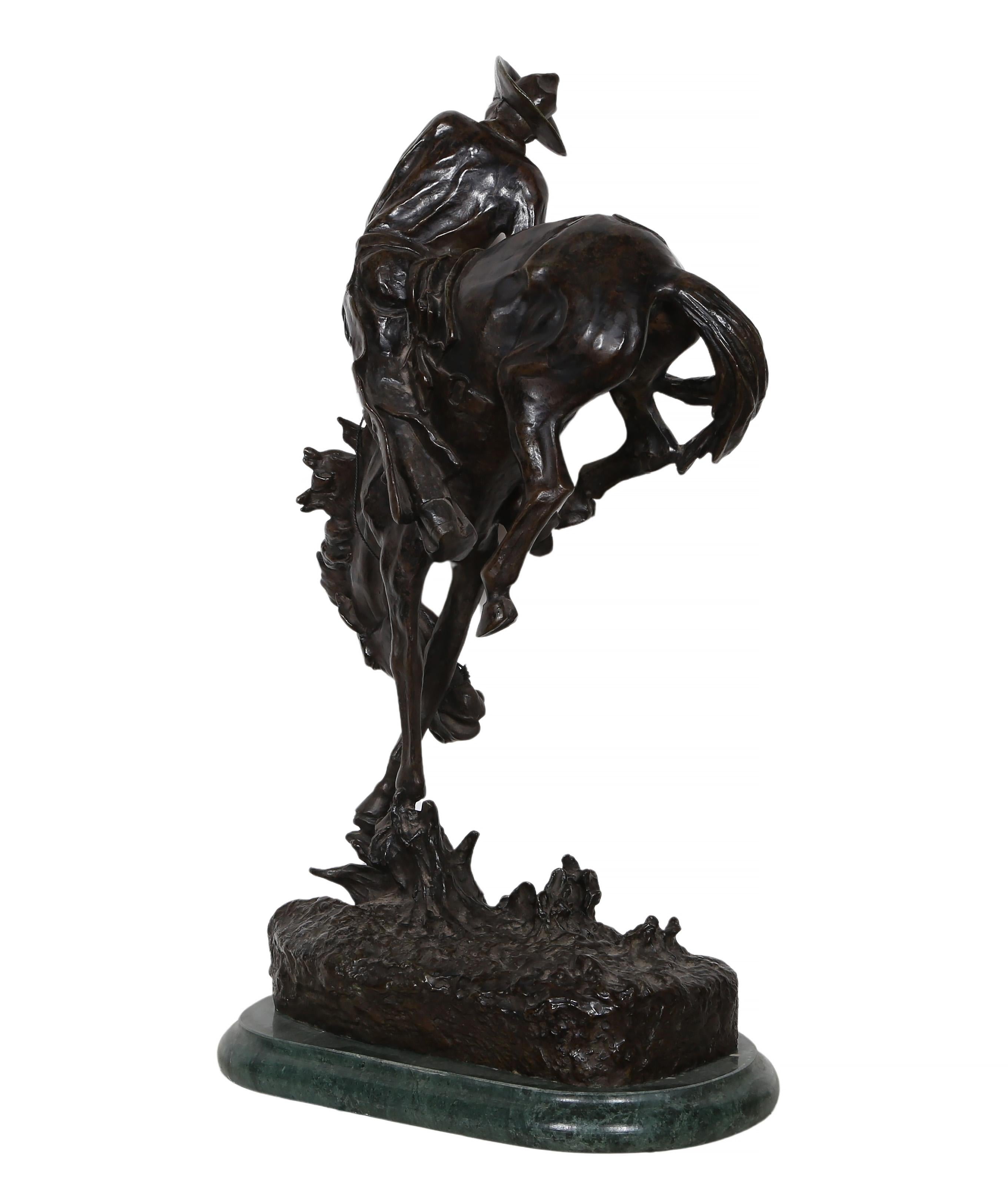 Il fuorilegge, scultura realista americana in bronzo (after) Frederic Remington in vendita 6
