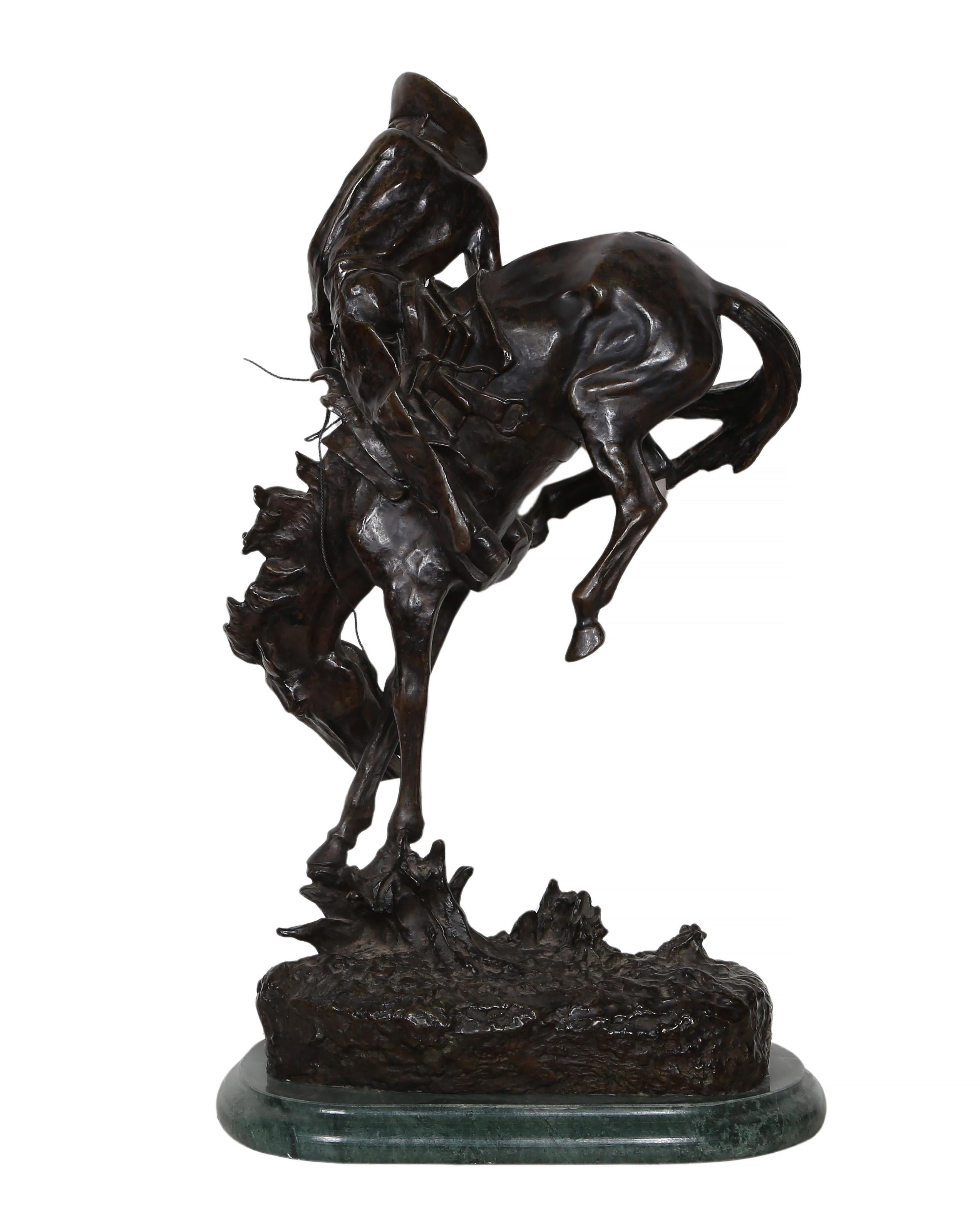 Il fuorilegge, scultura realista americana in bronzo (after) Frederic Remington in vendita 7