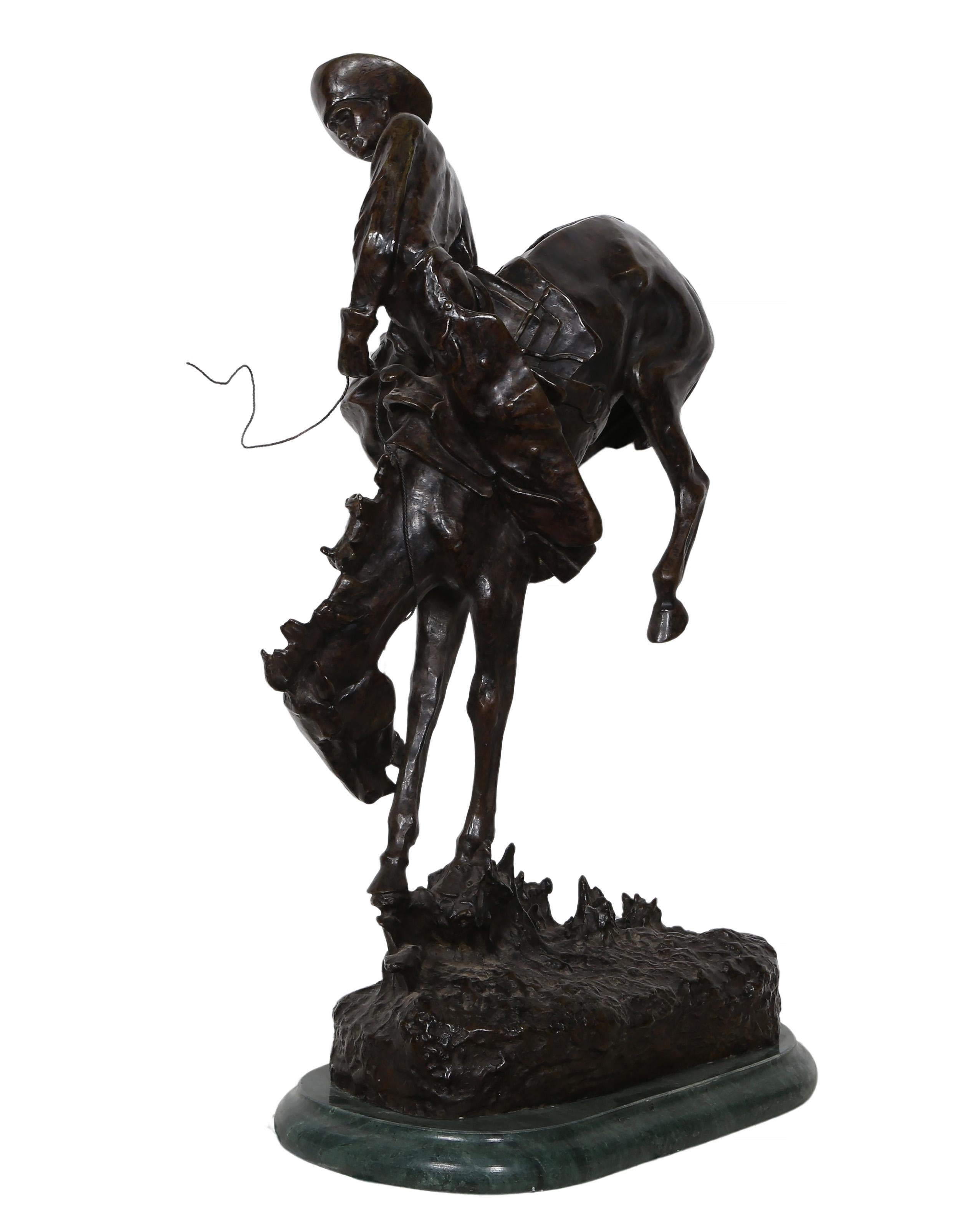 Il fuorilegge, scultura realista americana in bronzo (after) Frederic Remington in vendita 8