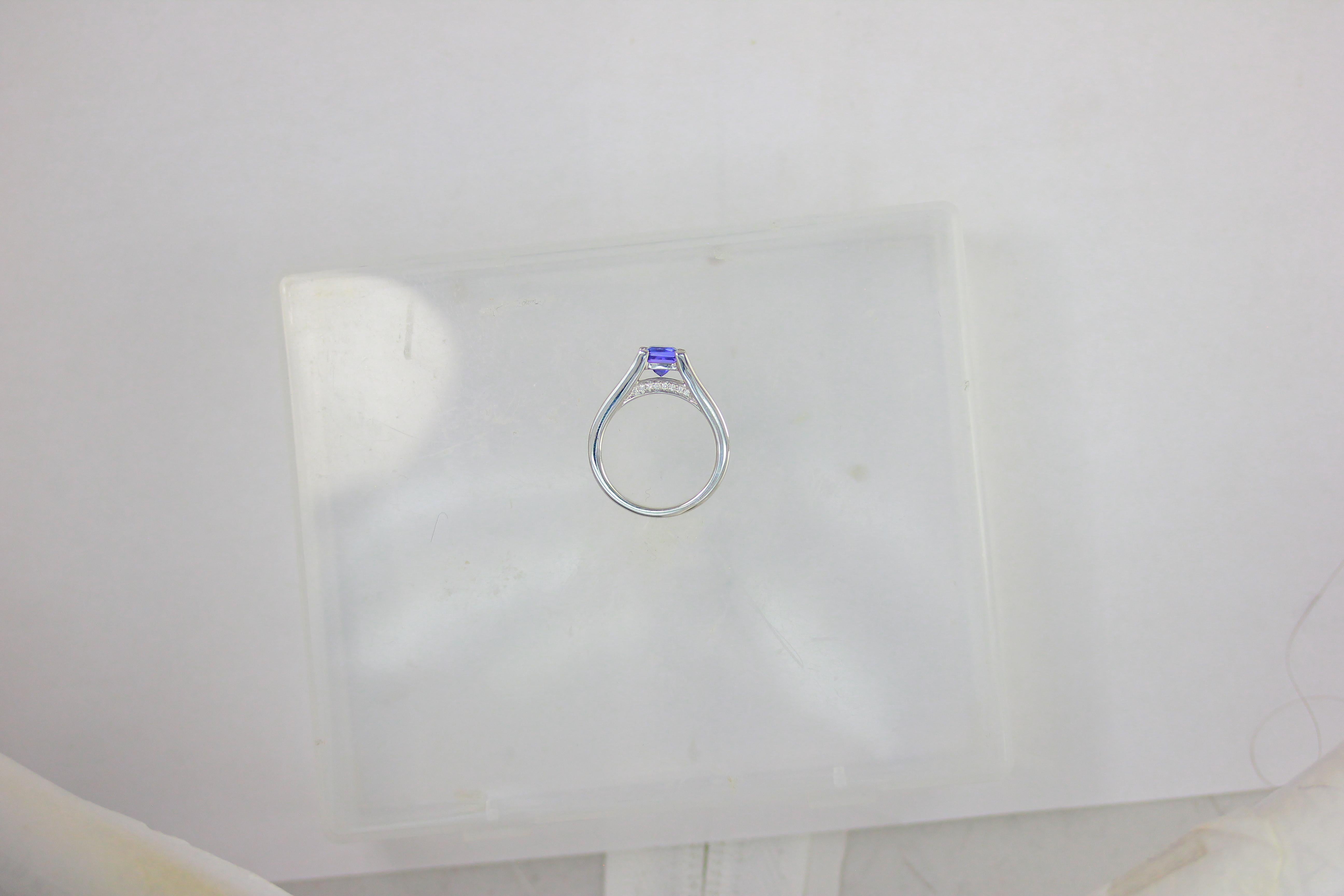 Contemporary Frederic Sage 1.17 Carat Tanzanite White Diamond Cocktail Engagement Bridal Ring For Sale