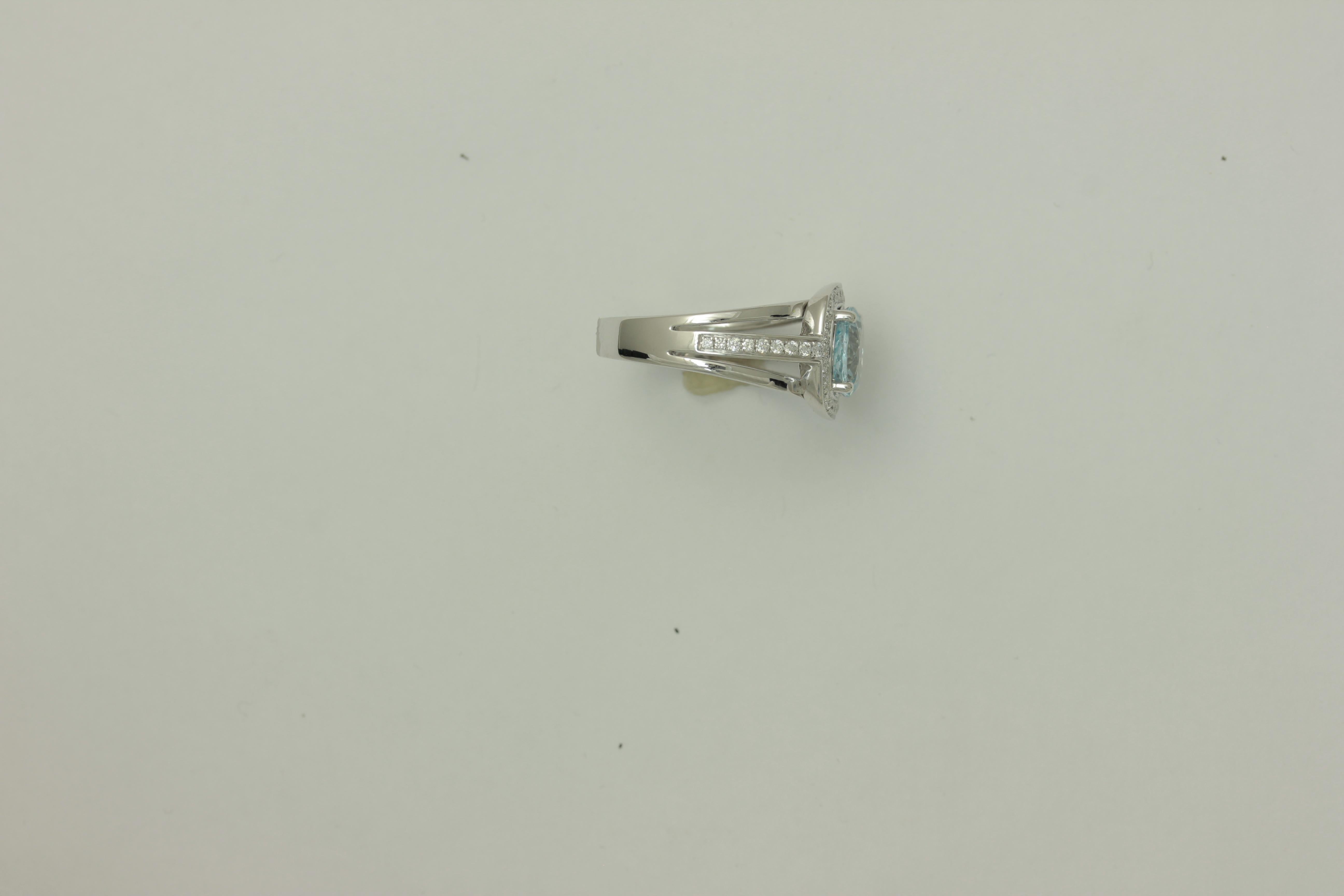 Frederic Sage 1.78 Carat White Gold Aquamarine & Diamond Cocktail Ring In New Condition In New York, NY