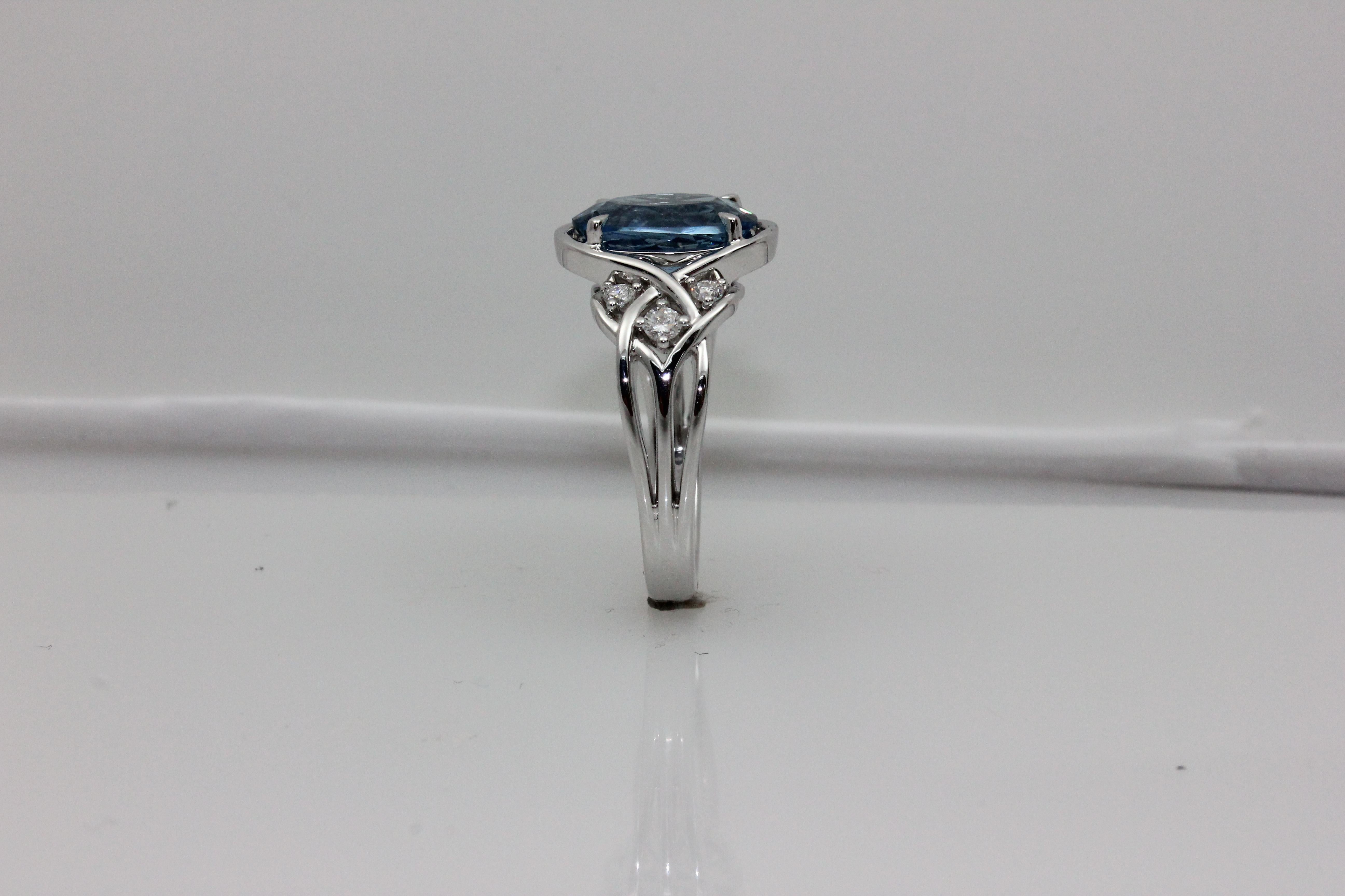 Frederic Sage 2.83 Carat Aquamarine and Diamond Cocktail Ring In New Condition In New York, NY