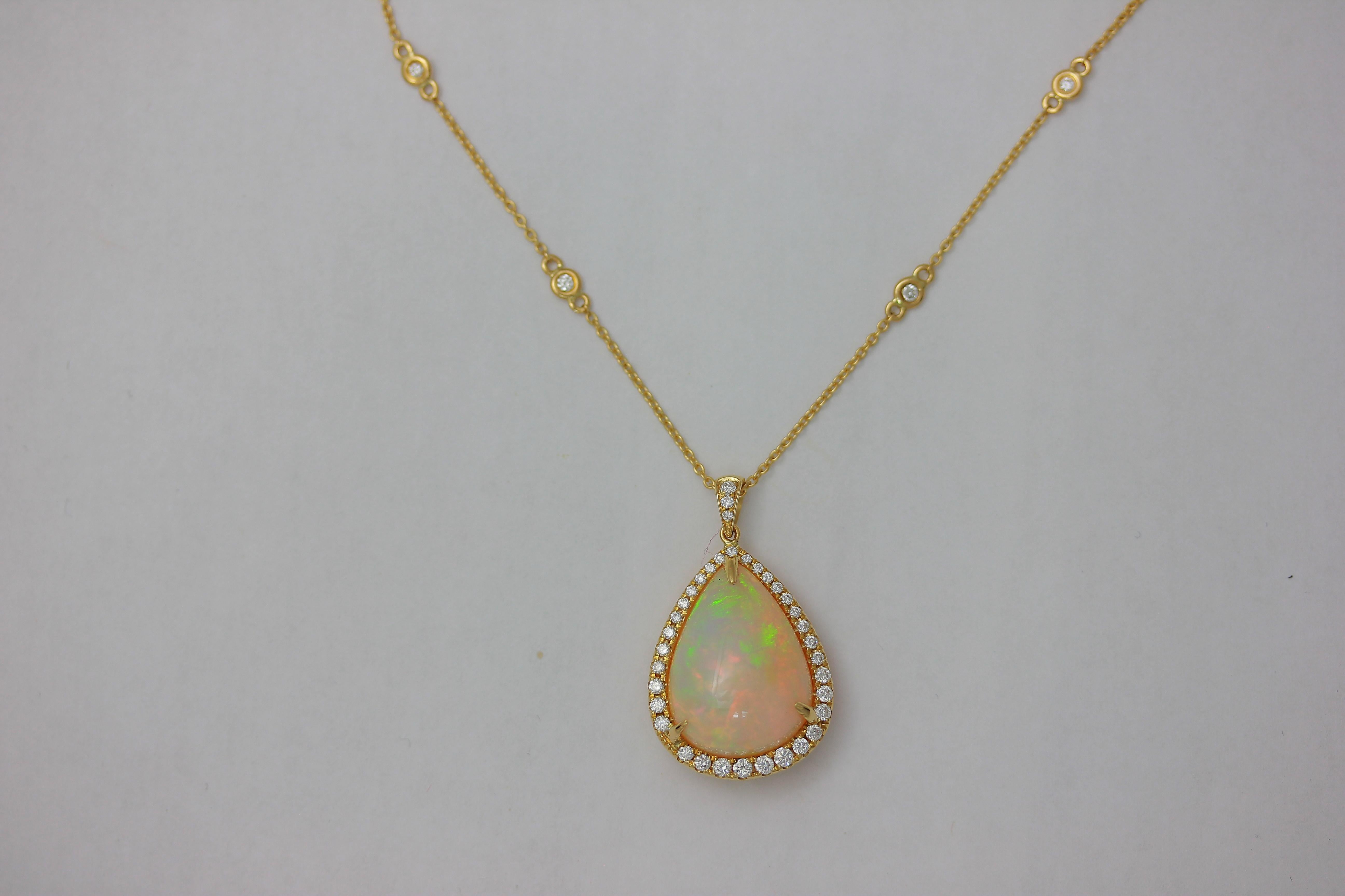 18K YG CAB PS ETHIOPIAN OPAL WITH DIA HALO AND BALE OAK PENDANT WITH DIAMOND CHAIN, OPAL 8.30 CT, 6 DIA 0.12 Carats, 36 DIA 0.40 Carats