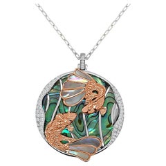 Frederic Sage Pendentif grand poisson koï rose en nacre avec chaîne