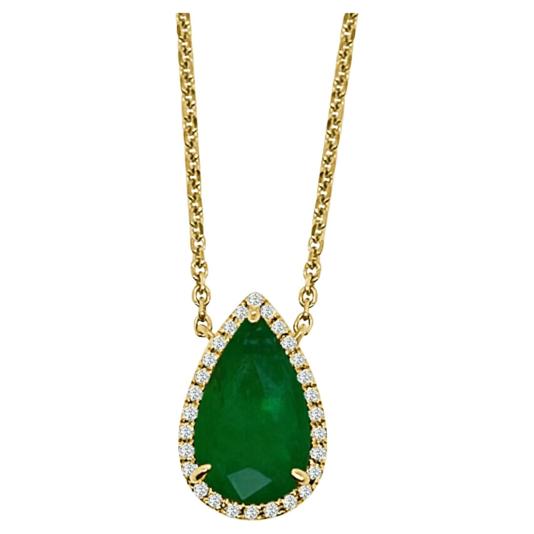 \Pear Shape Emerald Pendant with Chain For Sale