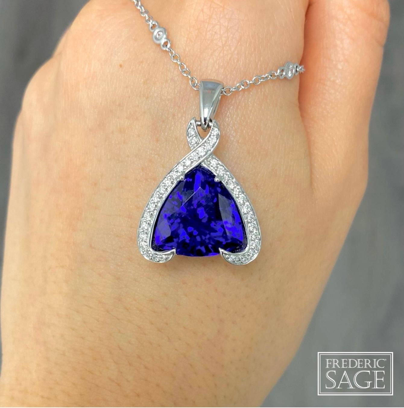 Frederic Sage Pendant Necklace in Trillion Gem Tanzanite on White Gold In New Condition For Sale In Great Neck, NY