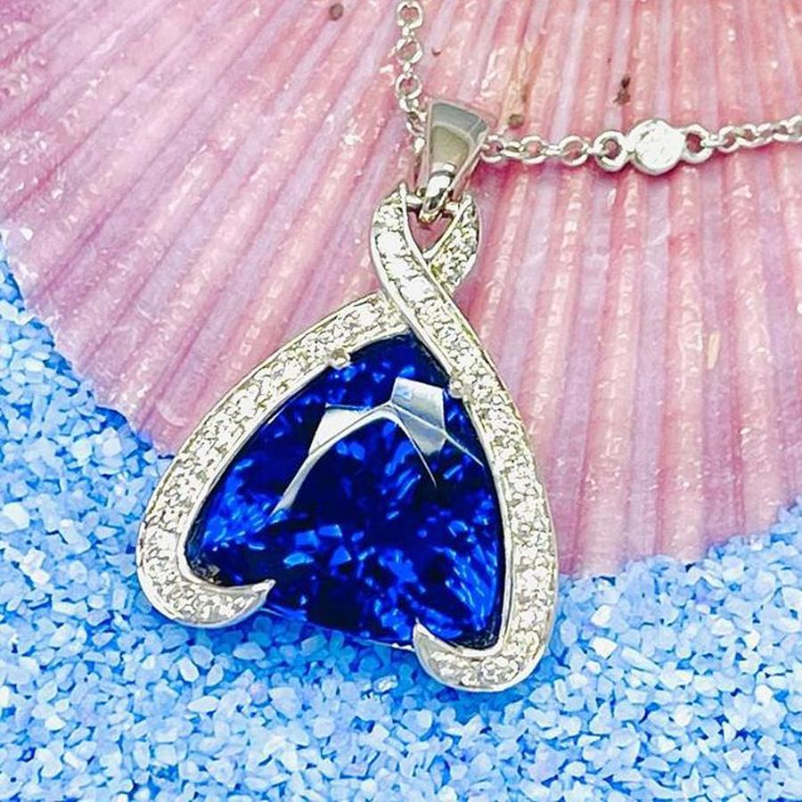 Frederic Sage Pendant Necklace in Trillion Gem Tanzanite on White Gold For Sale 1