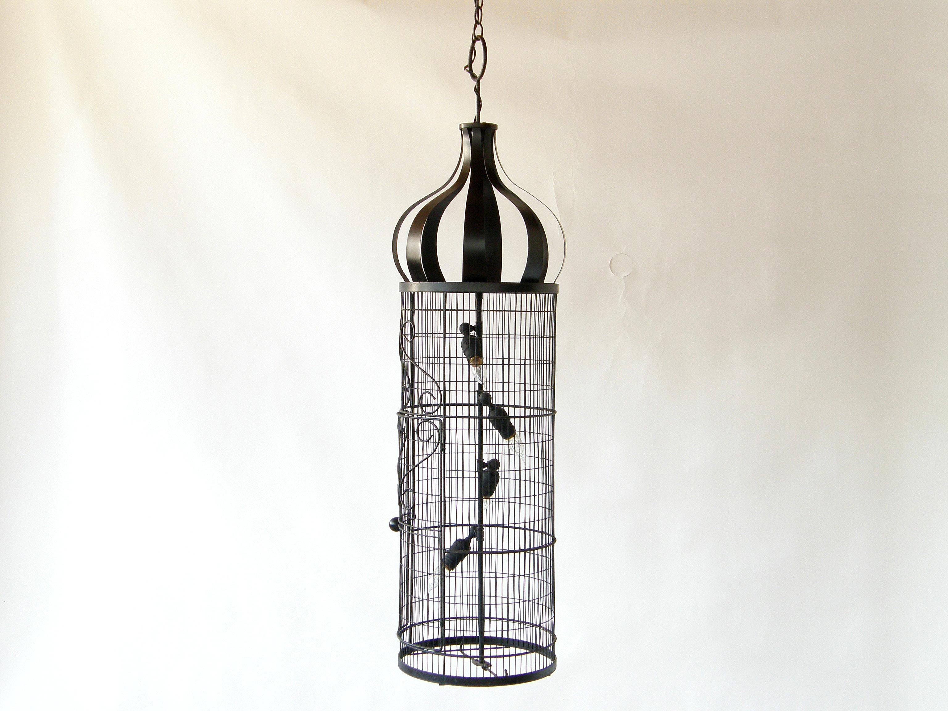 Mid-Century Modern Luminaire suspendu en forme de cage à oiseaux Frederic Weinberg avec dessus en forme de dôme en forme d'oignon en vente