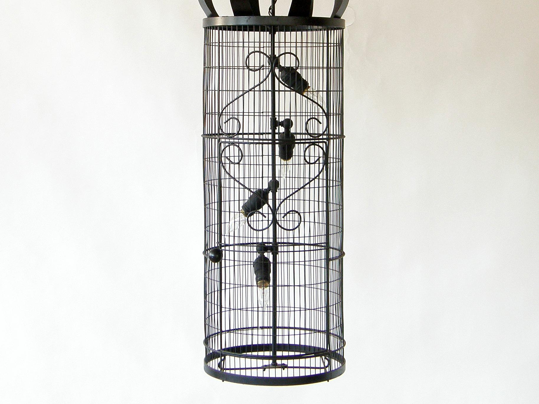 Luminaire suspendu en forme de cage à oiseaux Frederic Weinberg avec dessus en forme de dôme en forme d'oignon Bon état - En vente à Chicago, IL