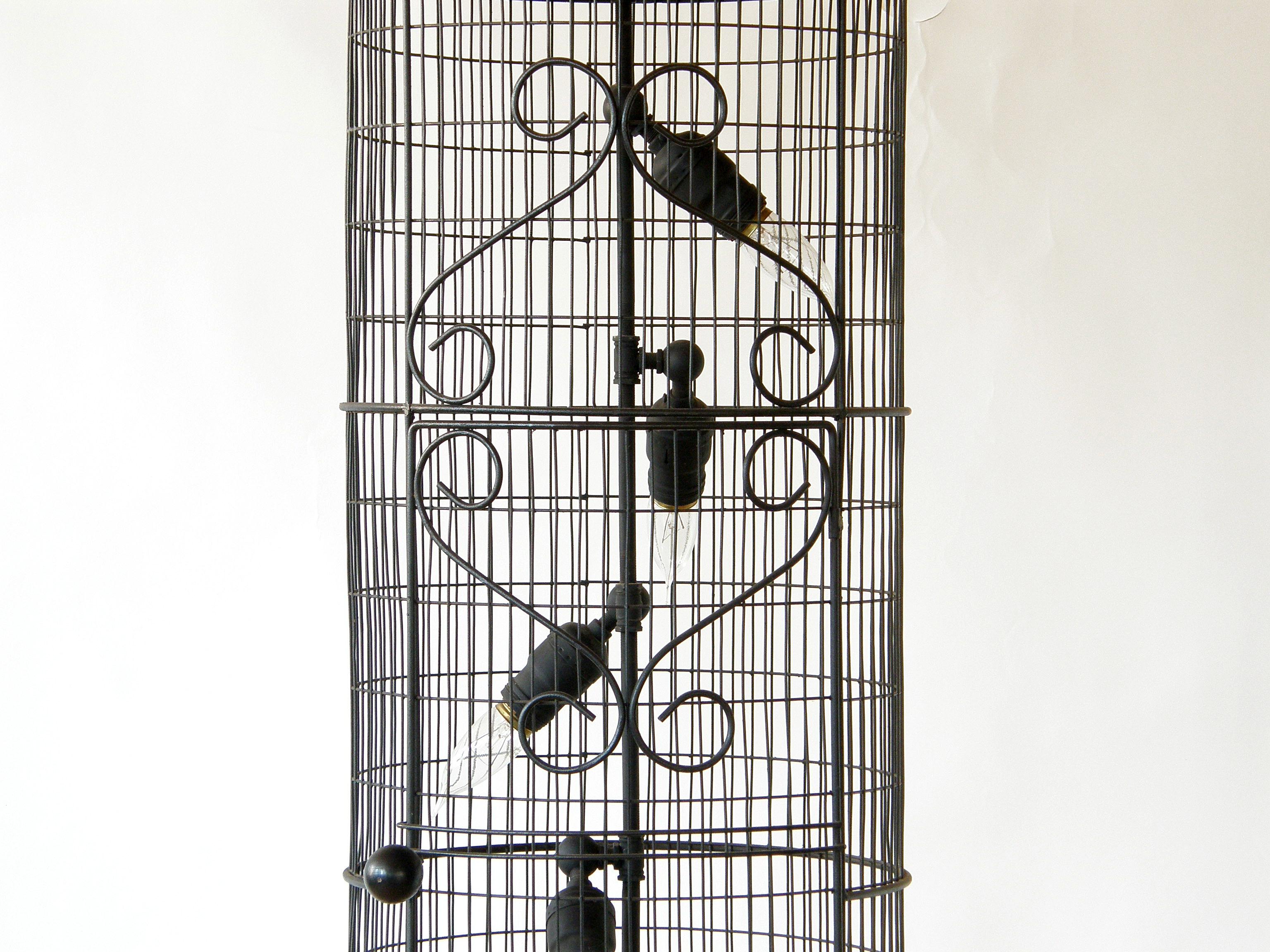 Milieu du XXe siècle Luminaire suspendu en forme de cage à oiseaux Frederic Weinberg avec dessus en forme de dôme en forme d'oignon en vente