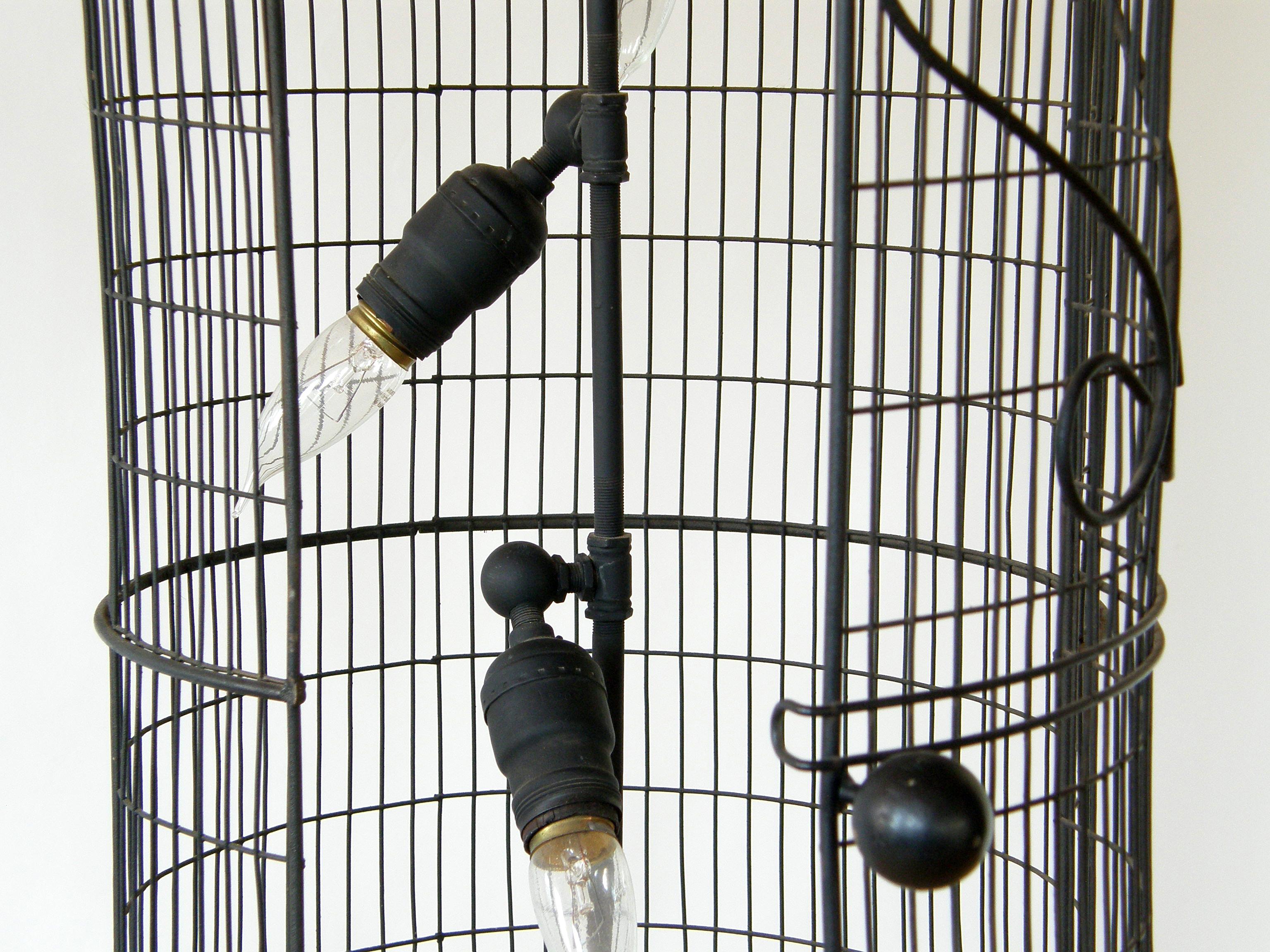 Luminaire suspendu en forme de cage à oiseaux Frederic Weinberg avec dessus en forme de dôme en forme d'oignon en vente 1