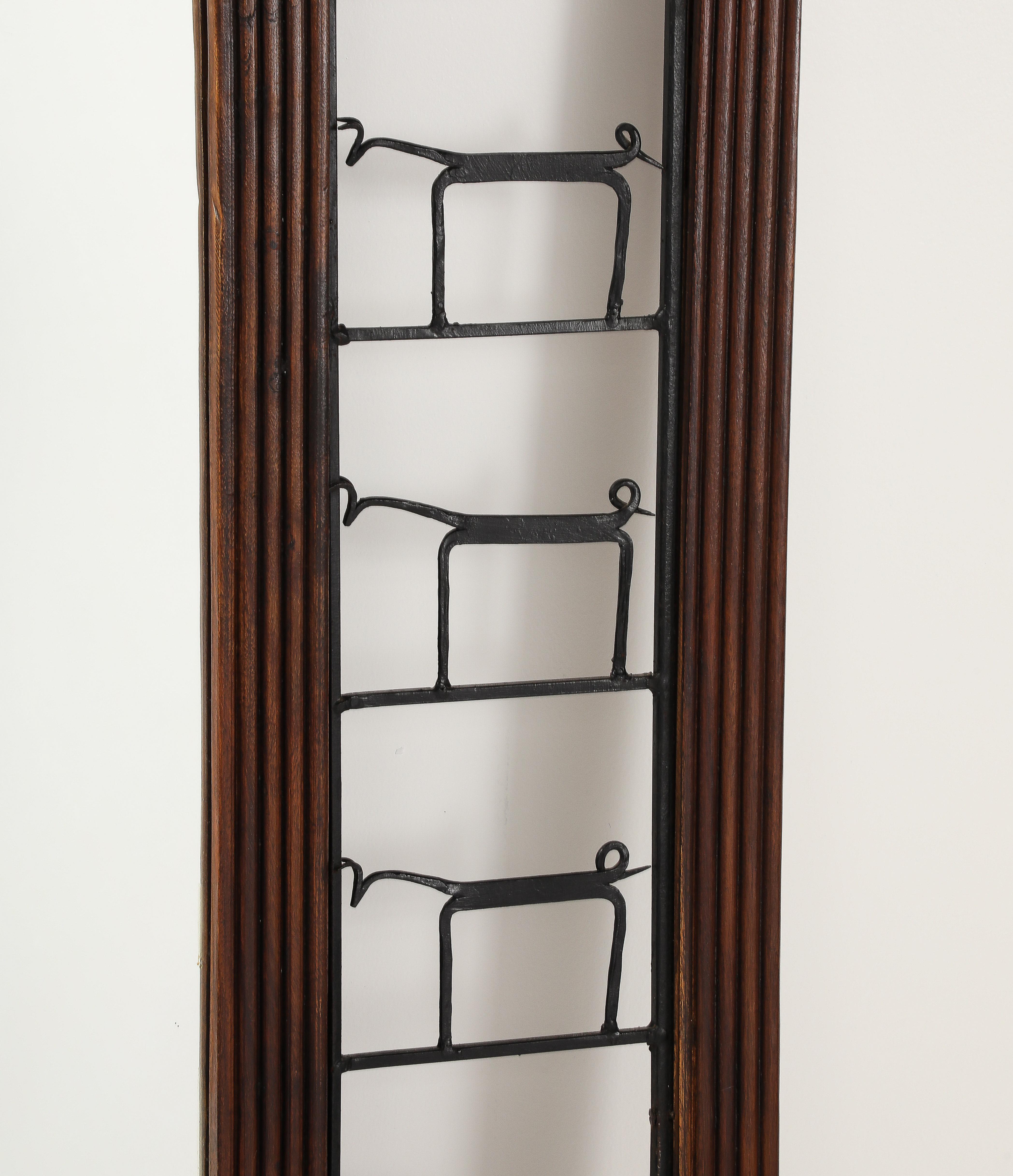Specchio da parete figurato in ferro e legno Frederic Weinberg, 1950 circa in vendita 3