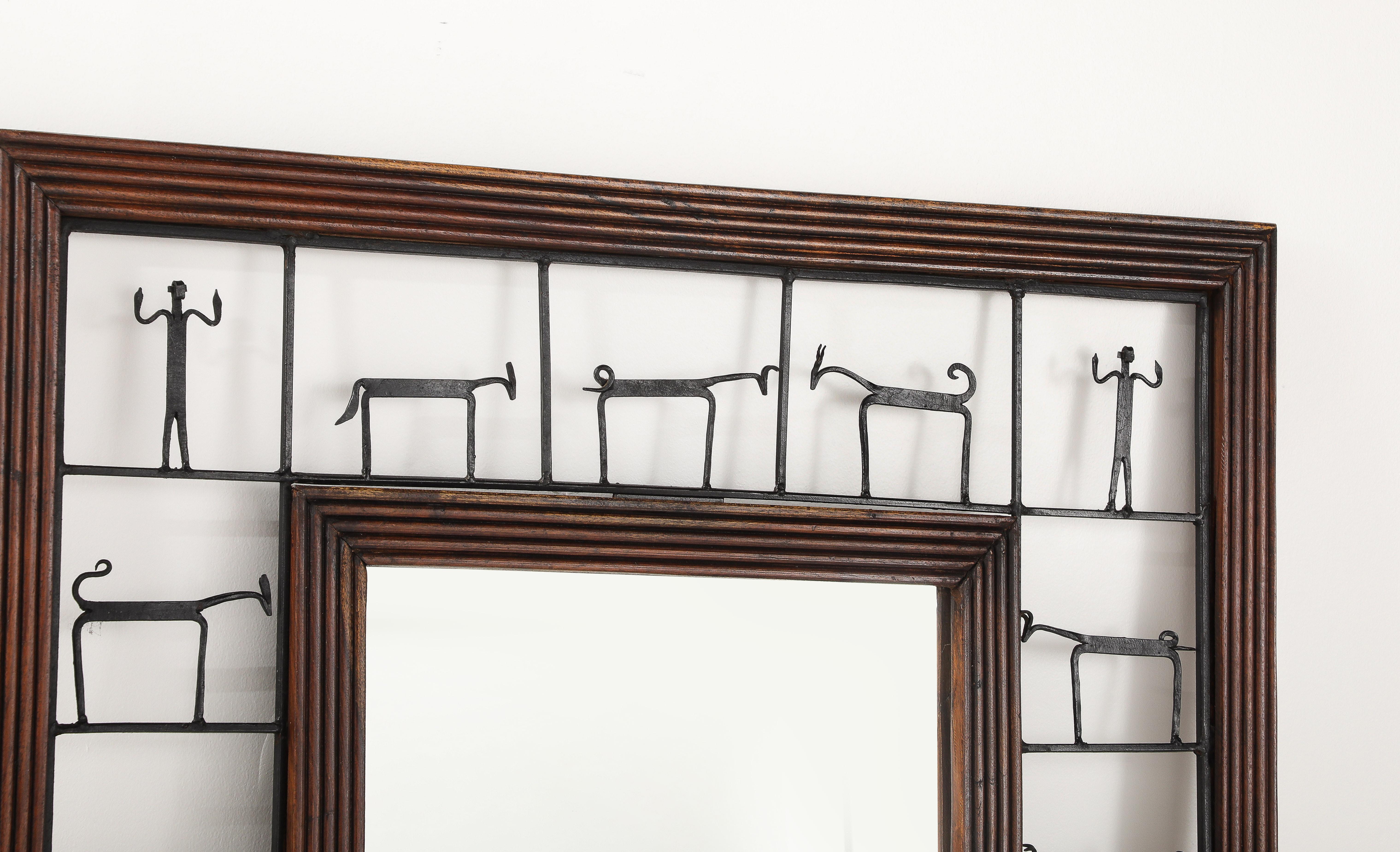 Italiano Specchio da parete figurato in ferro e legno Frederic Weinberg, 1950 circa in vendita