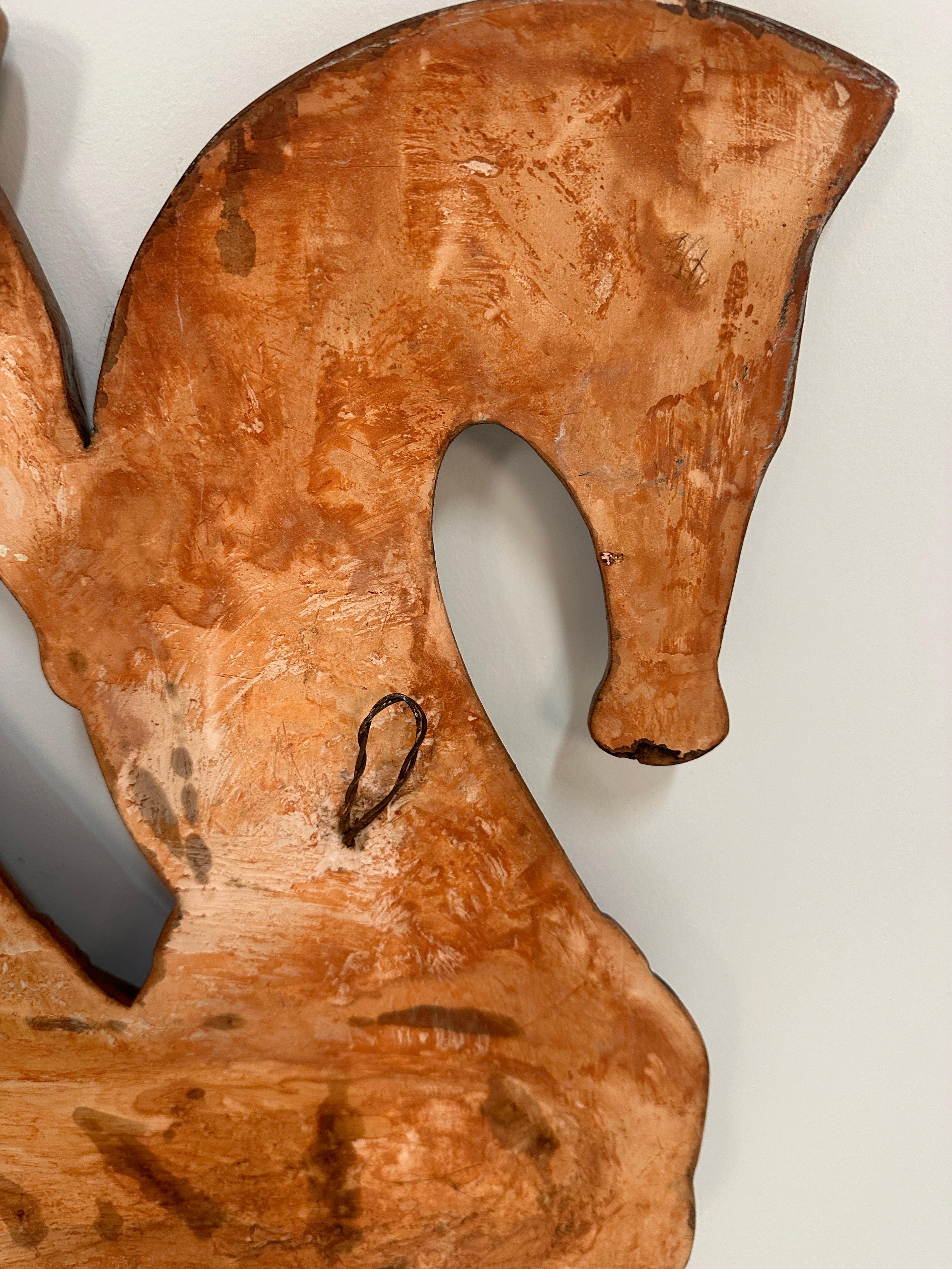 Sculpture murale de Frederic Weinberg représentant des chevaux étrusques, USA c 1950. en vente 3