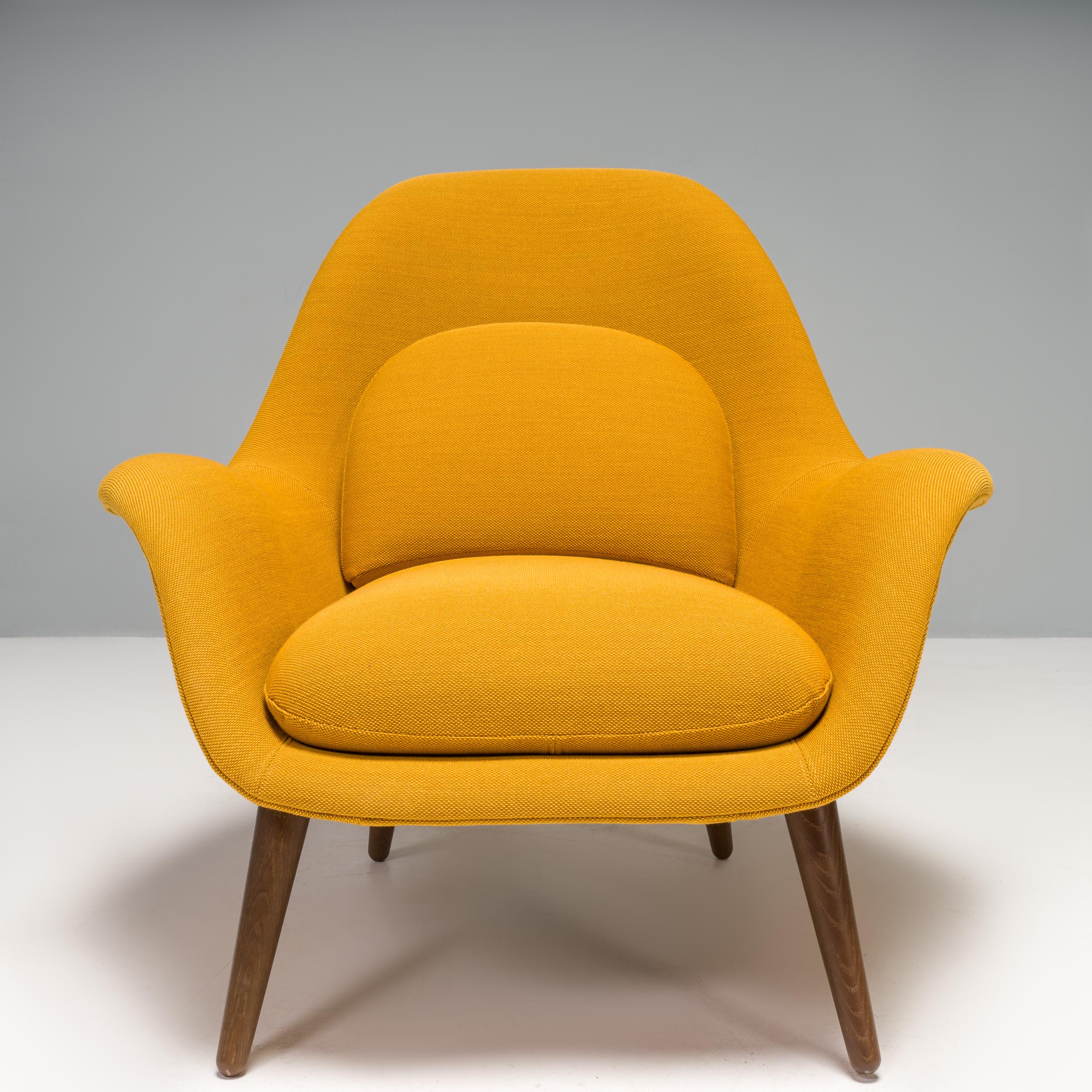 Danois Fredericia by Space Copenhagen Fauteuil lounge Swoon en tissu jaune moutarde, 2021 en vente