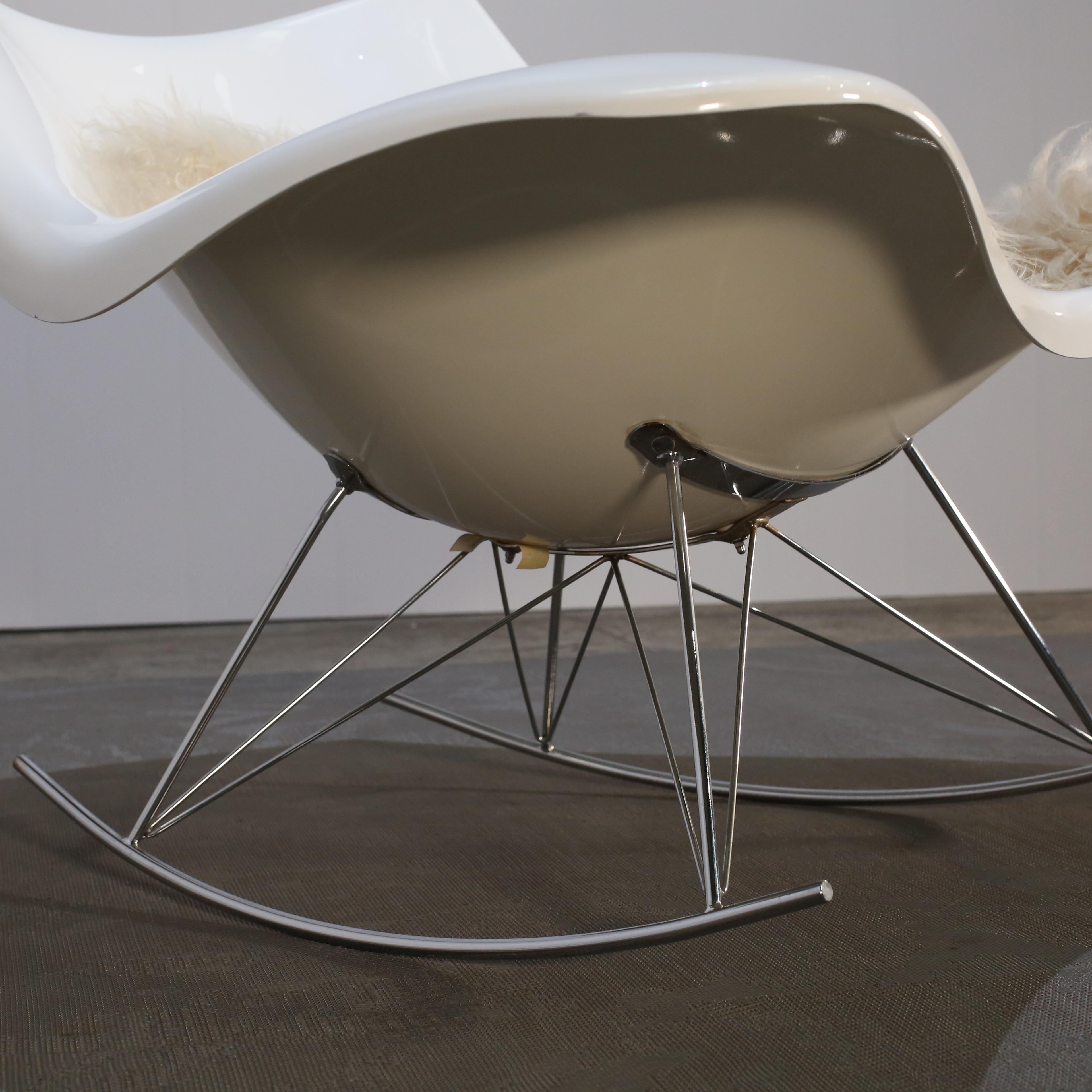 Fredericia Furniture Schaukelstuhl mit Rochenleder von Thomas Pedersen (Metall) im Angebot