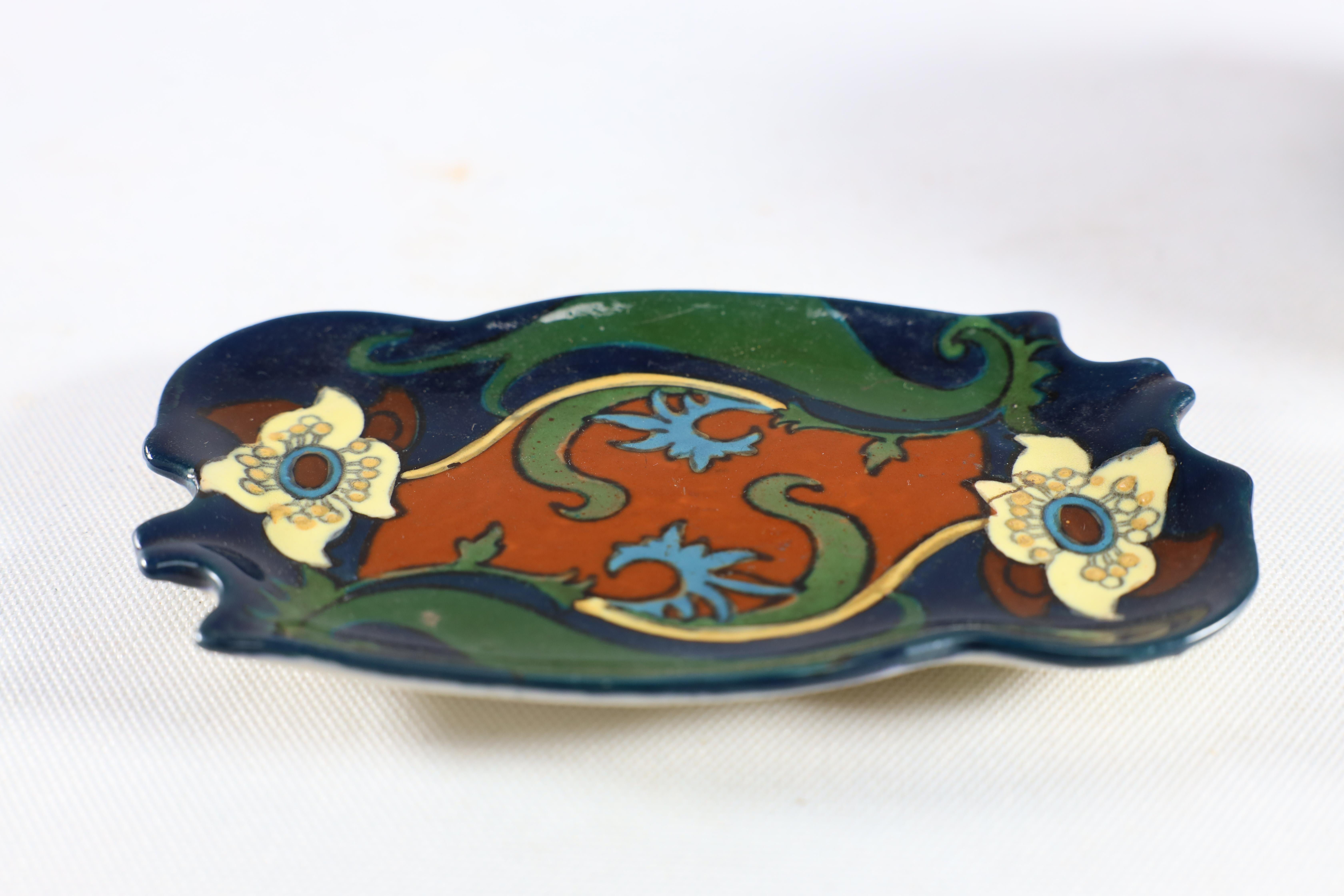 Frederick Alfred Rhead for Foley Art Pottery. A set of two pottery tray and pot For Sale 8