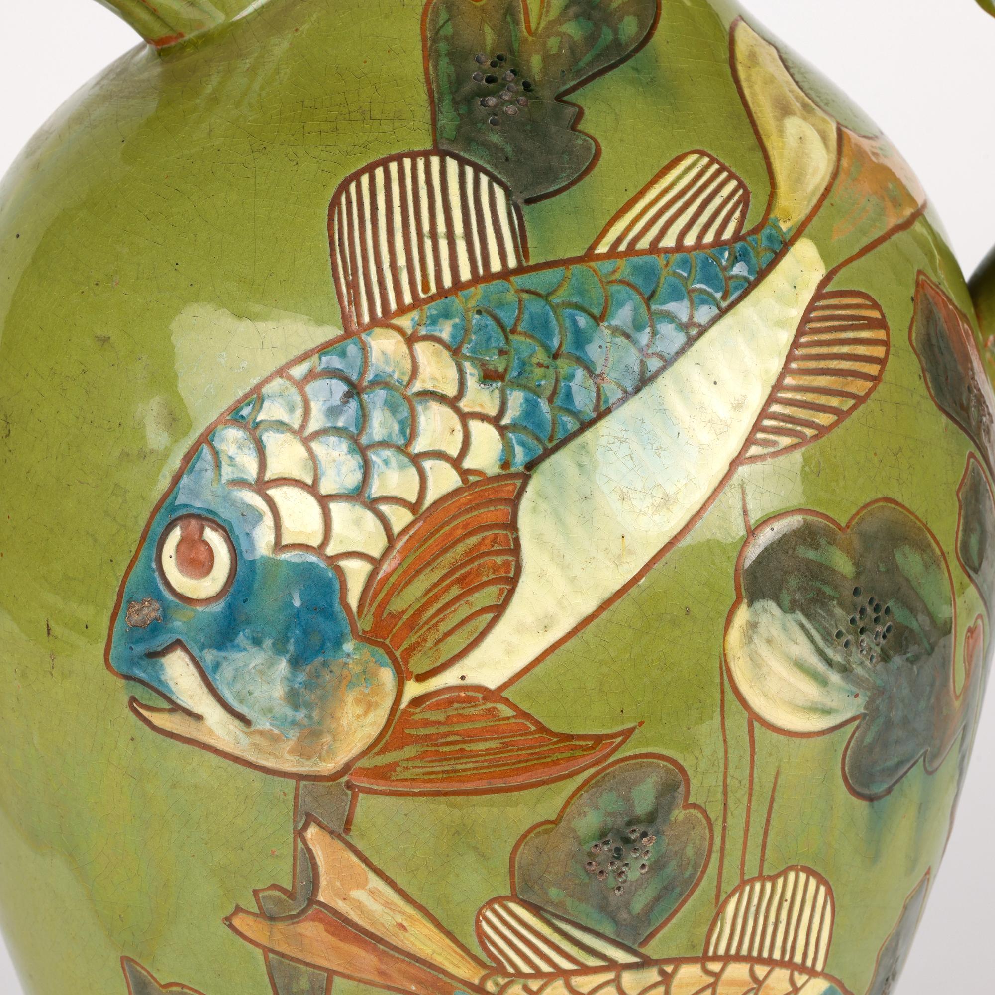 Pichet à poisson en poterie d'art Frederick Braddon pour Charles Brannam 1896 en vente 5