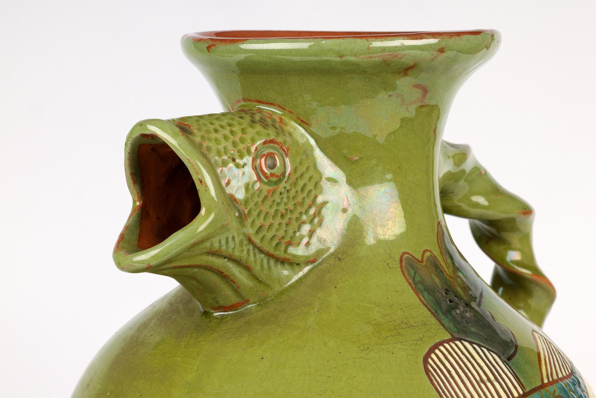 Vernissé Pichet à poisson en poterie d'art Frederick Braddon pour Charles Brannam 1896 en vente