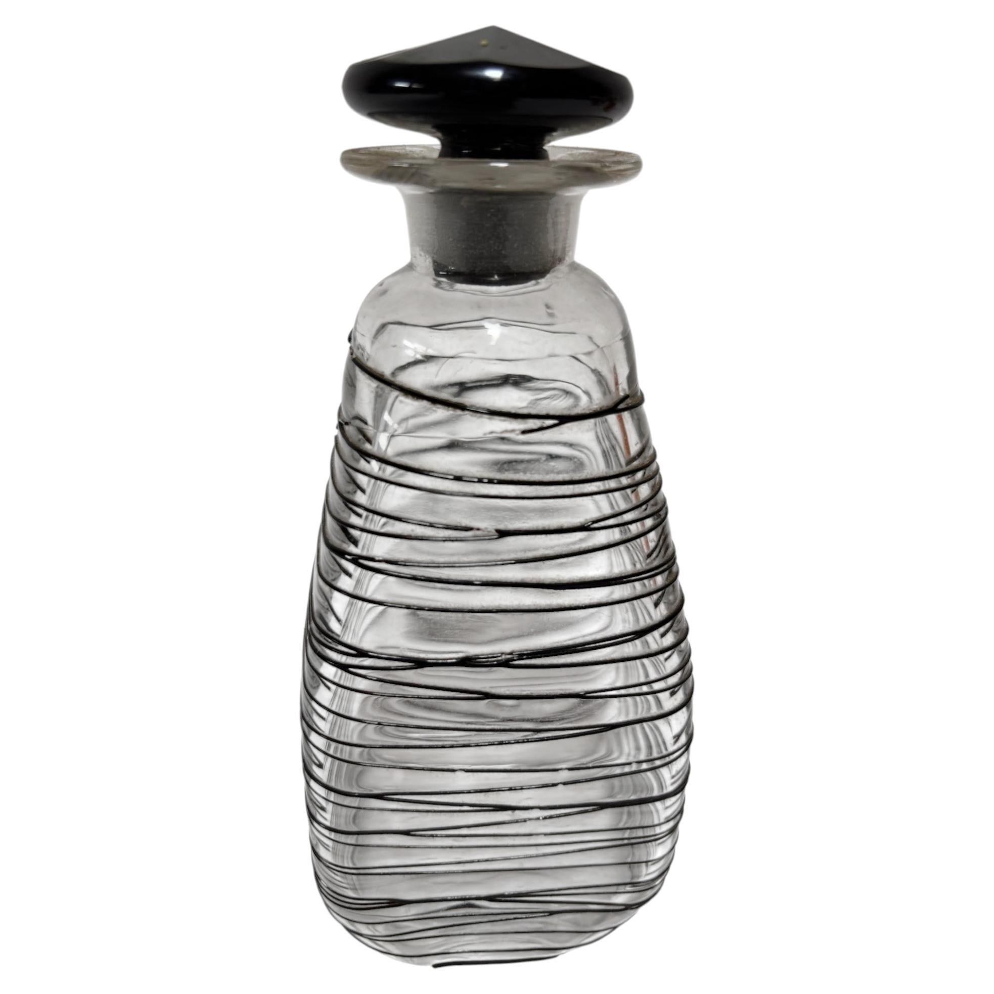 Frederick Carder for Steuben Glass Vanity Bottle Clear Crystal with Black 1920s (Bouteille de toilette en verre clair et noir)