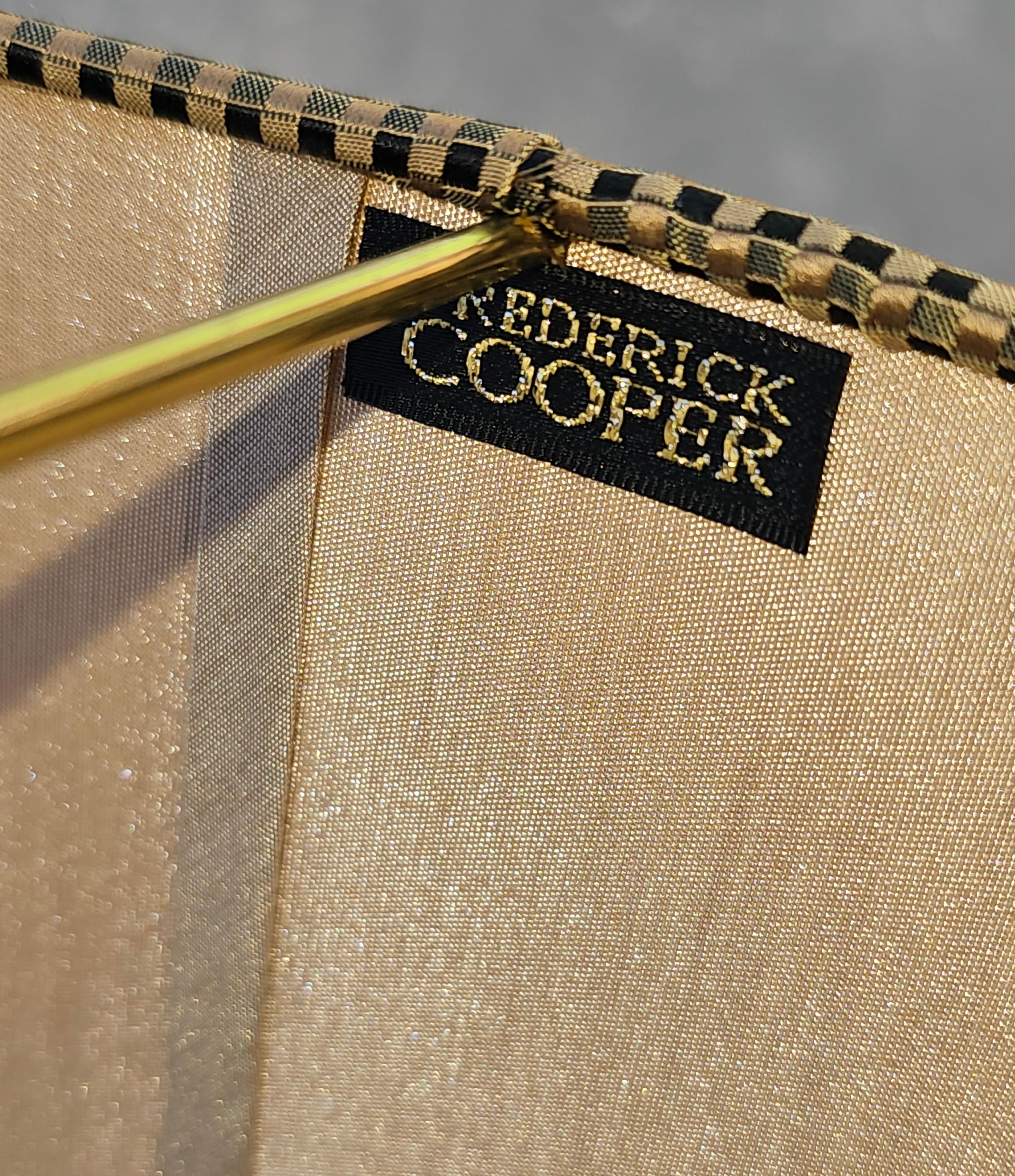 Ottone Lampada Bouillote in ottone Frederick Cooper con paralume originale in velluto di seta in vendita