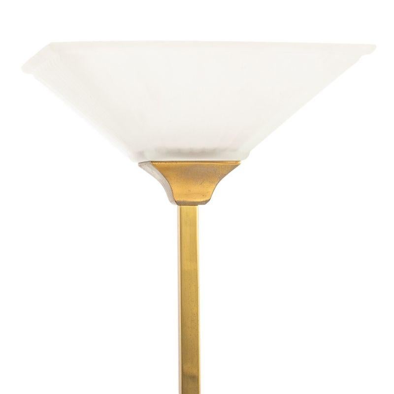 Lampada da terra in ottone Frederick Cooper, con paralume quadrato in vetro smerigliato. 66
