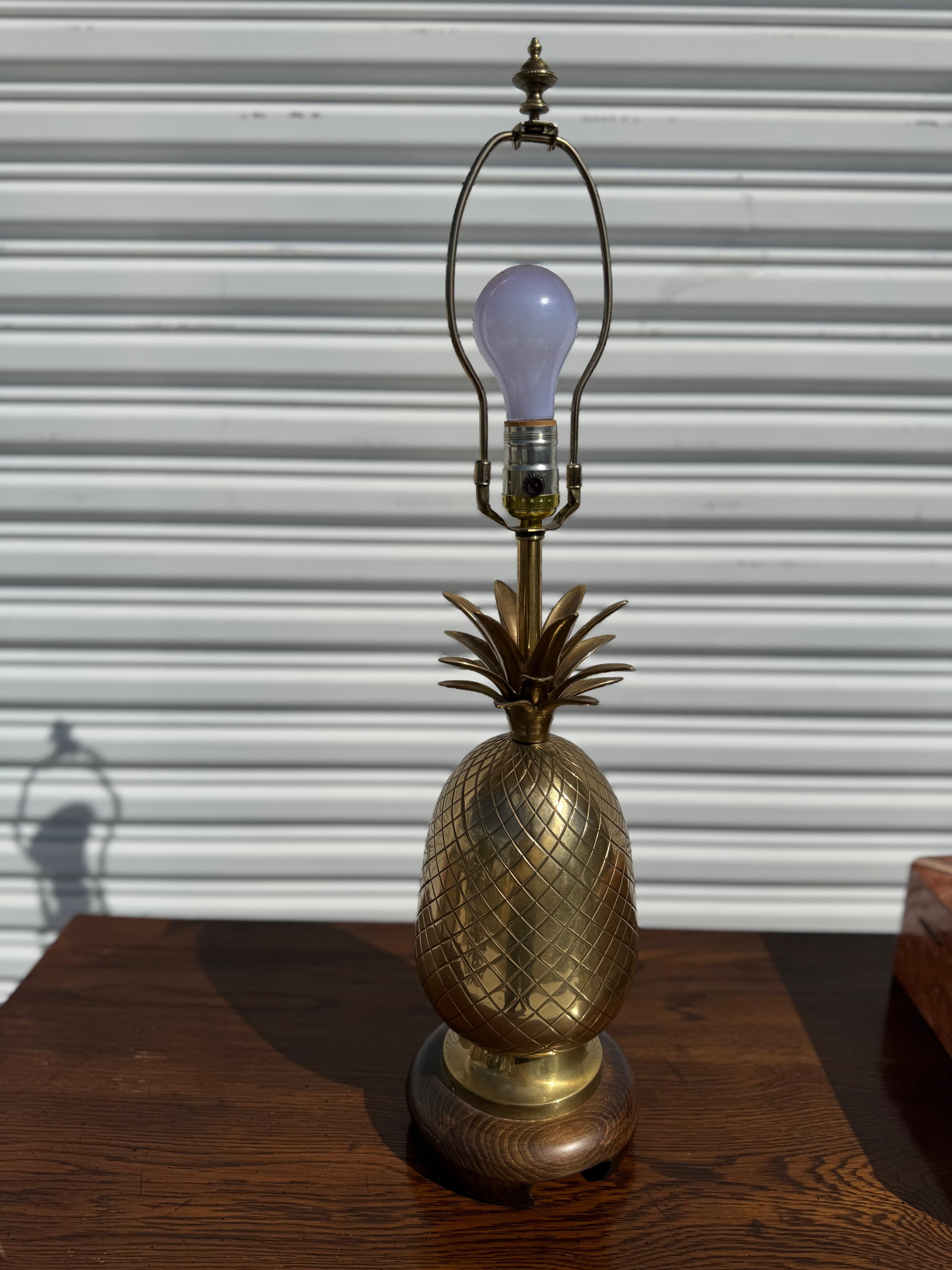 Americano Lampada da tavolo ad ananas in ottone Frederick Cooper in vendita