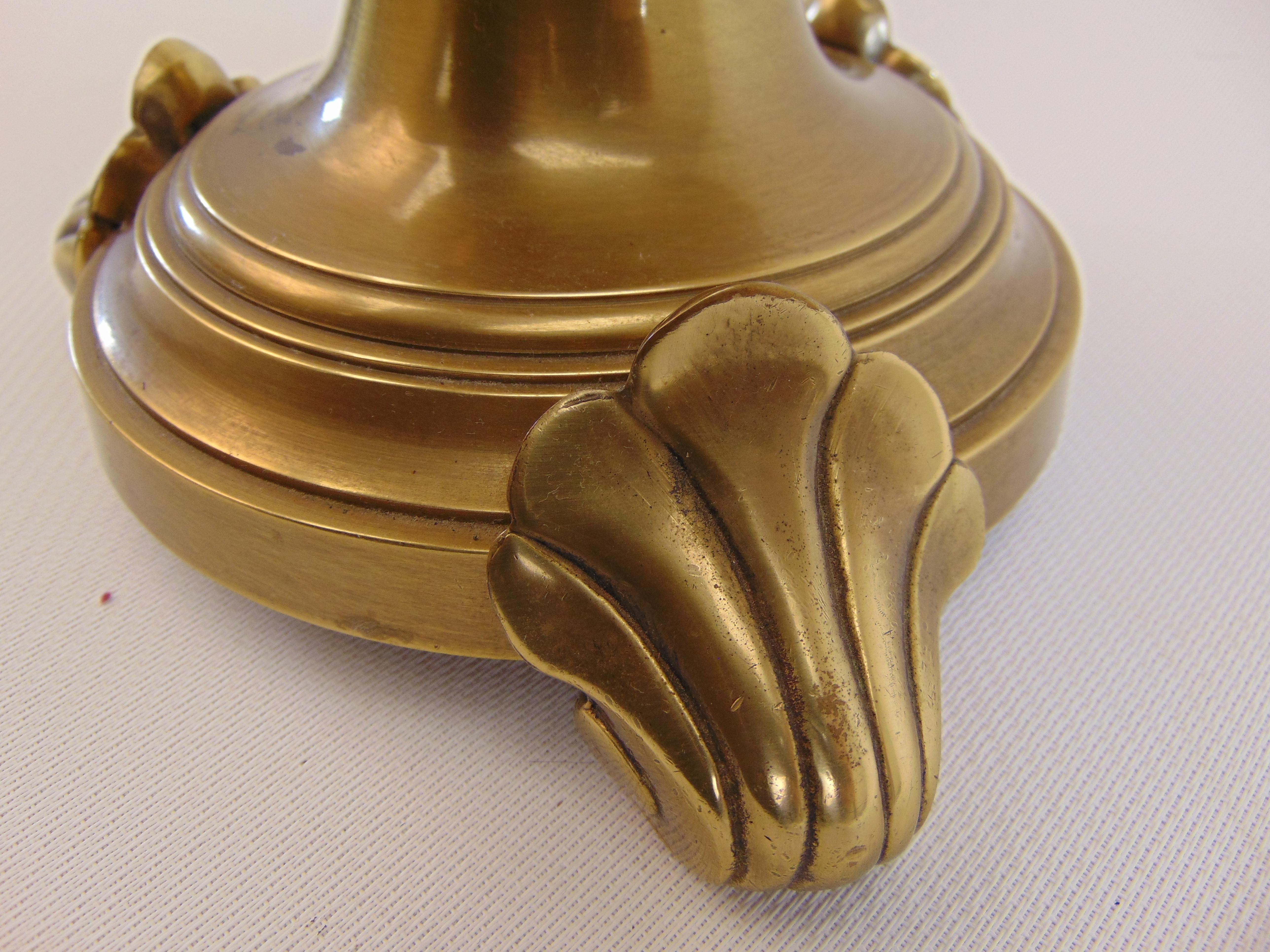 American Classical Frederick Cooper Brass Shell Table Lamp For Sale