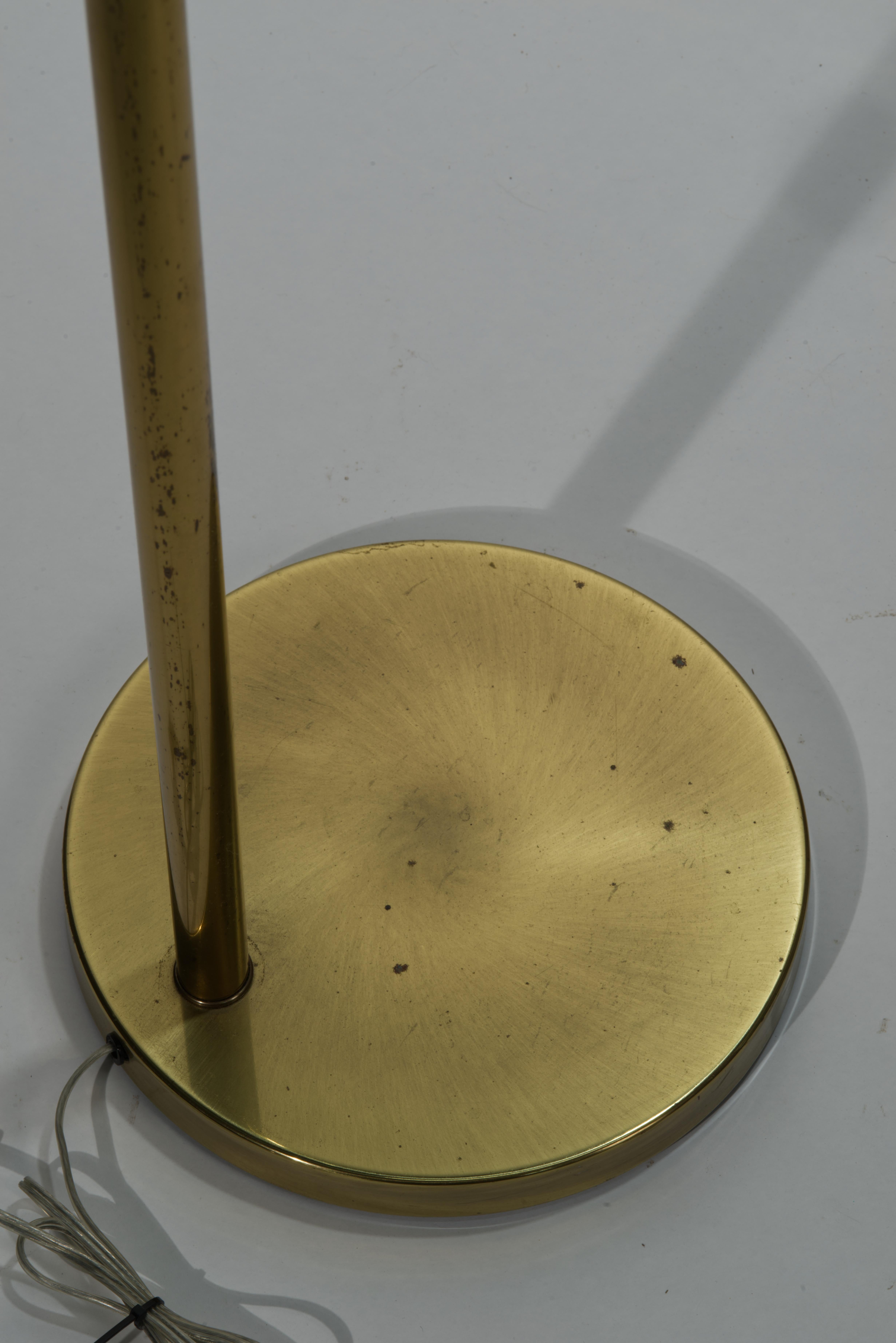 Frederick Cooper Brass Swing Arm Floor Lamp, Signed In Good Condition For Sale In Clifton Springs, NY