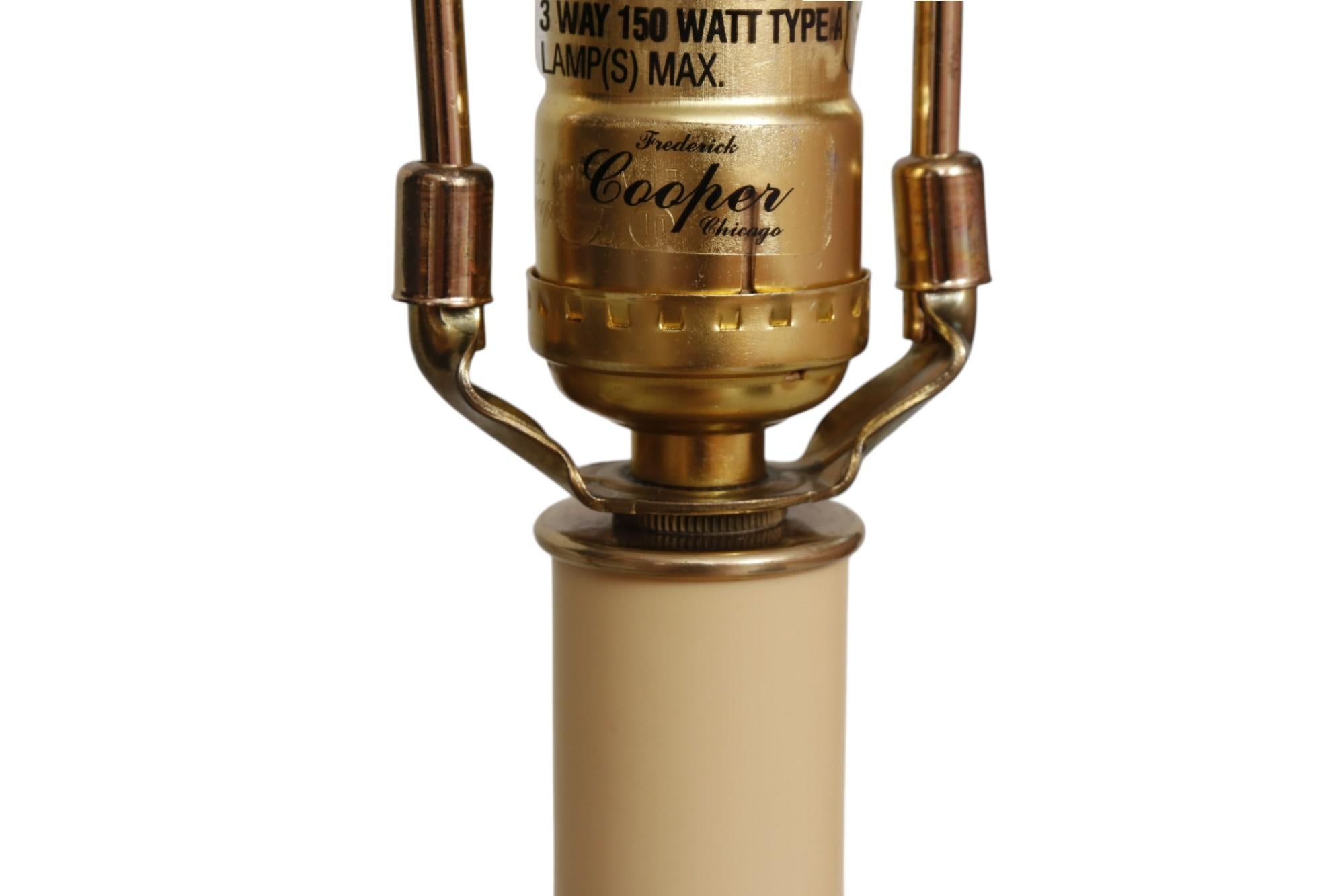 Paire de lampes-bougies Frederick Cooper en vente 5