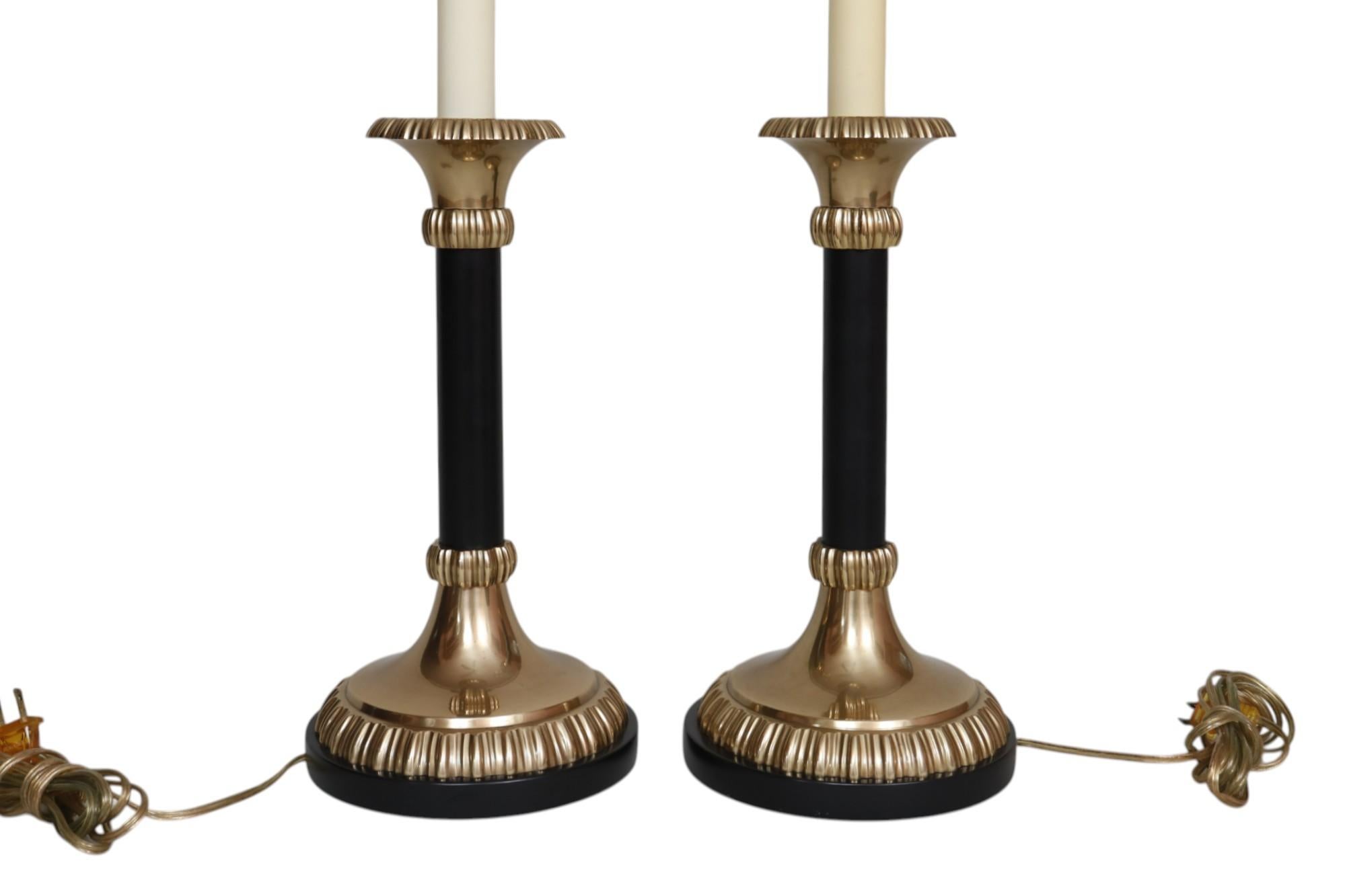 Laiton Paire de lampes-bougies Frederick Cooper en vente