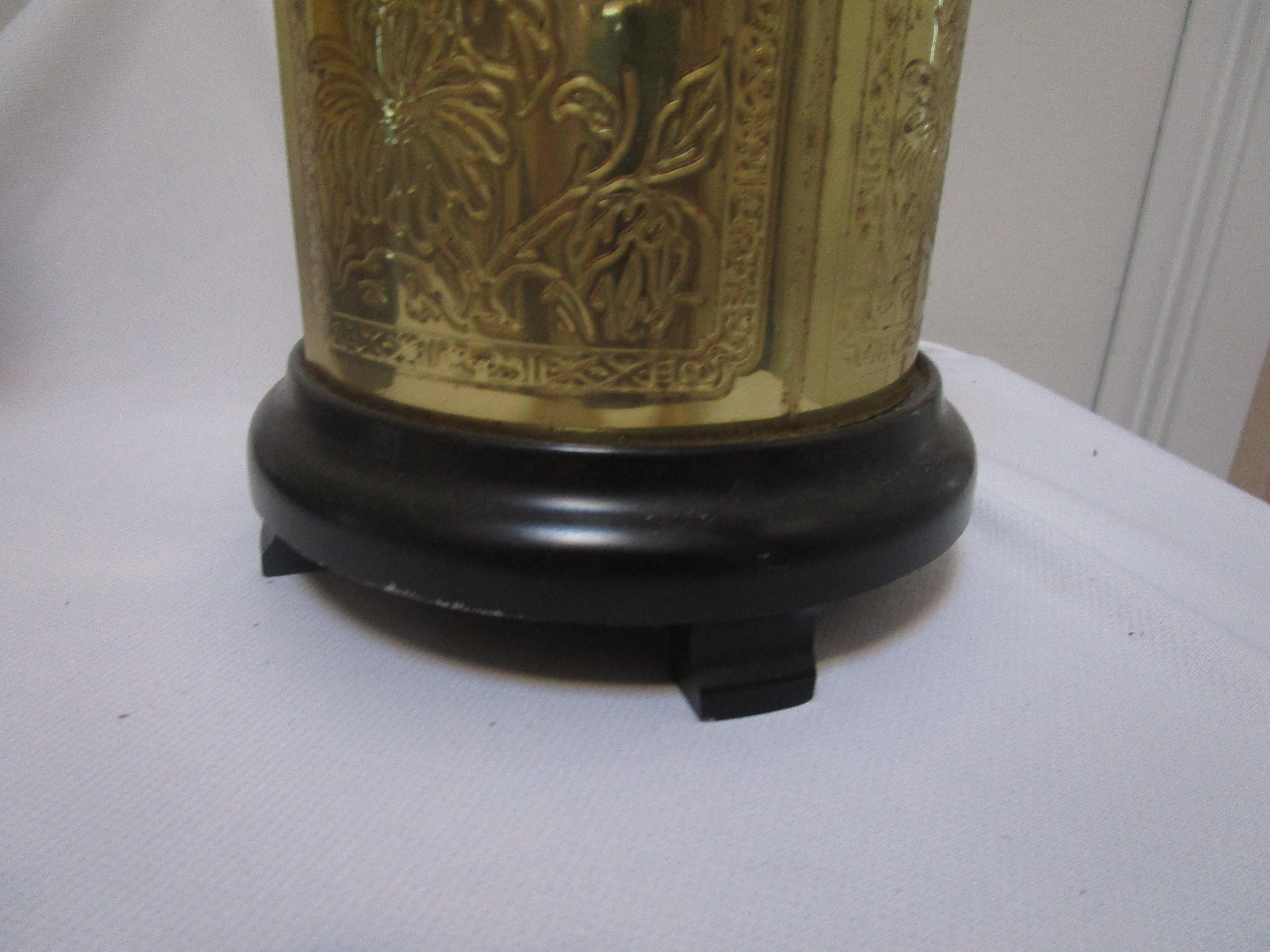 20th Century Pair of Frederick Cooper Chinoiserie Etched Brass Vintage Tea Caddy Table Lamps For Sale