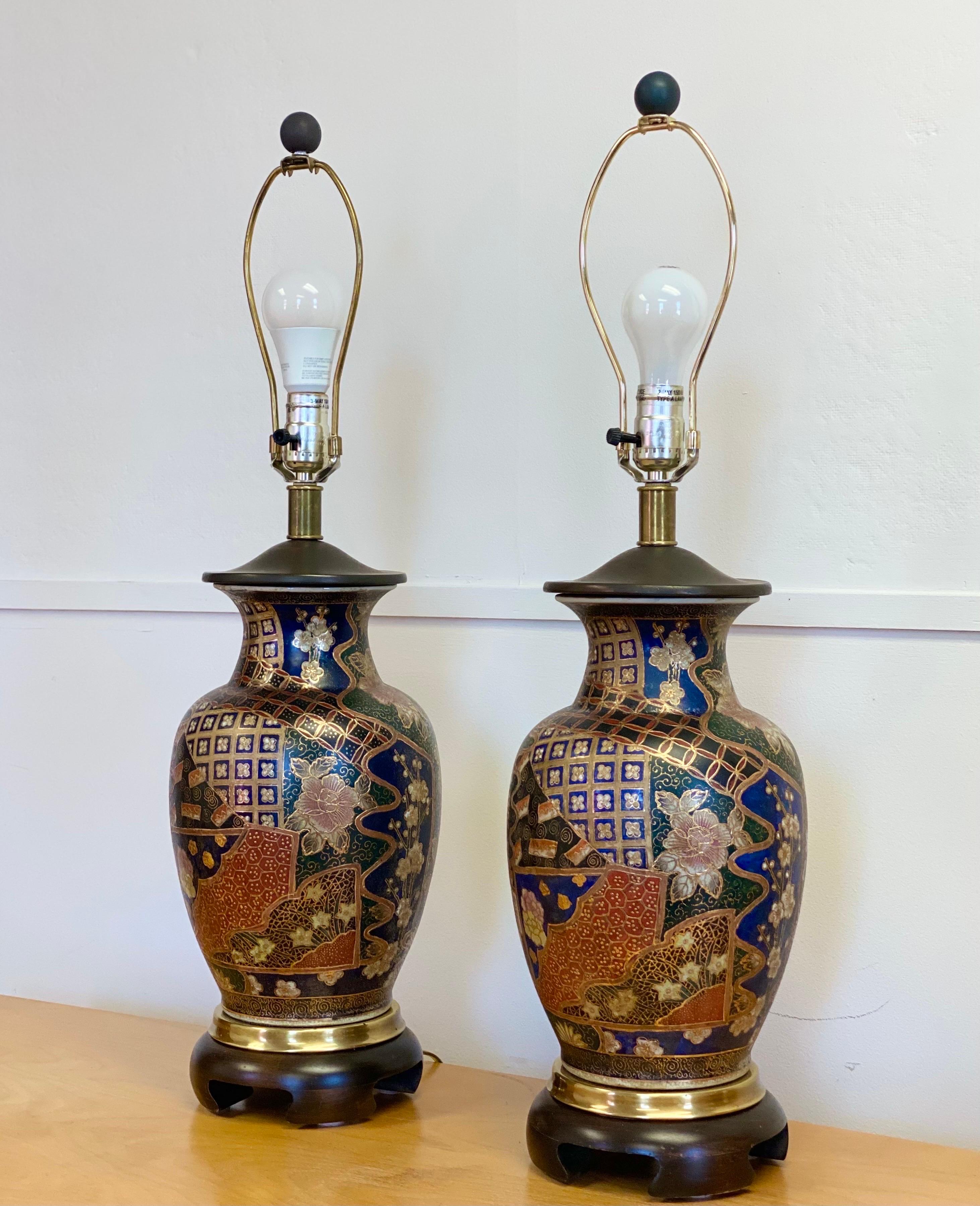 American Frederick Cooper Chinoiserie Ginger Porcelain Table Lamps with Shades, a Pair