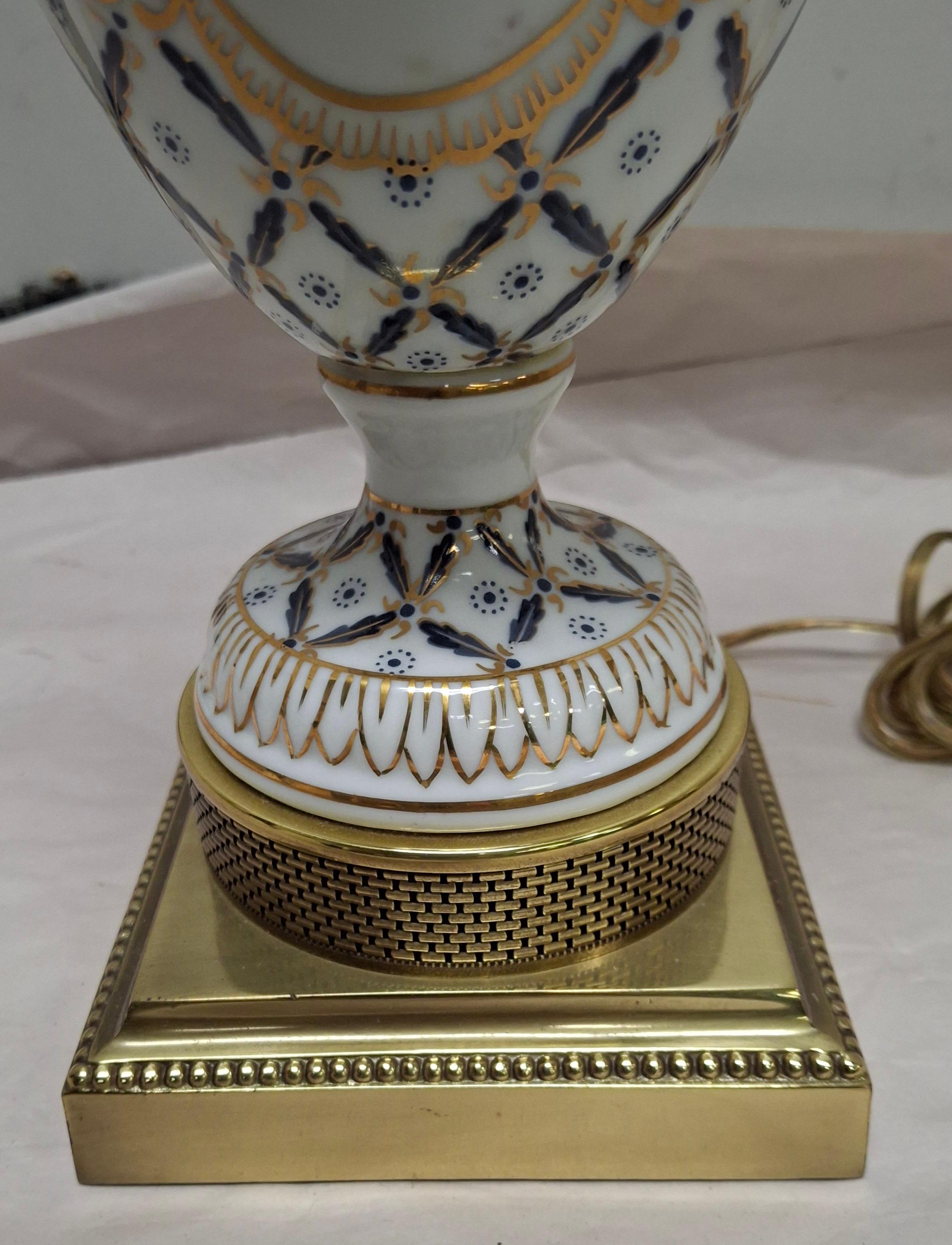 Altro Frederick Cooper European Style Decorated Porcelain Urn Form Table Lamp in vendita