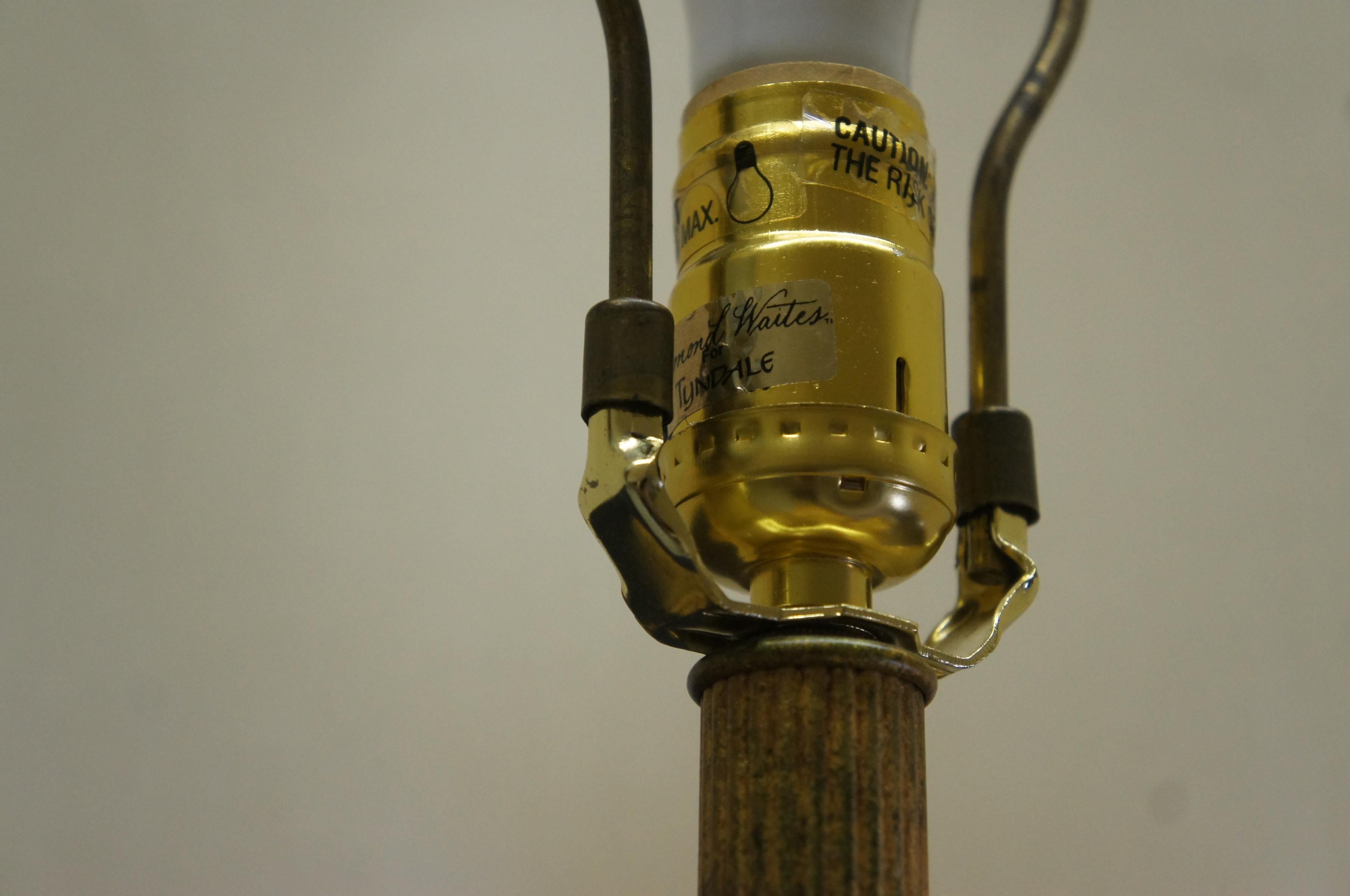 Französische Korbgeflecht-Urne Ananas-Buffetlampe mit Marmorsockel von Frederick Cooper im Angebot 6