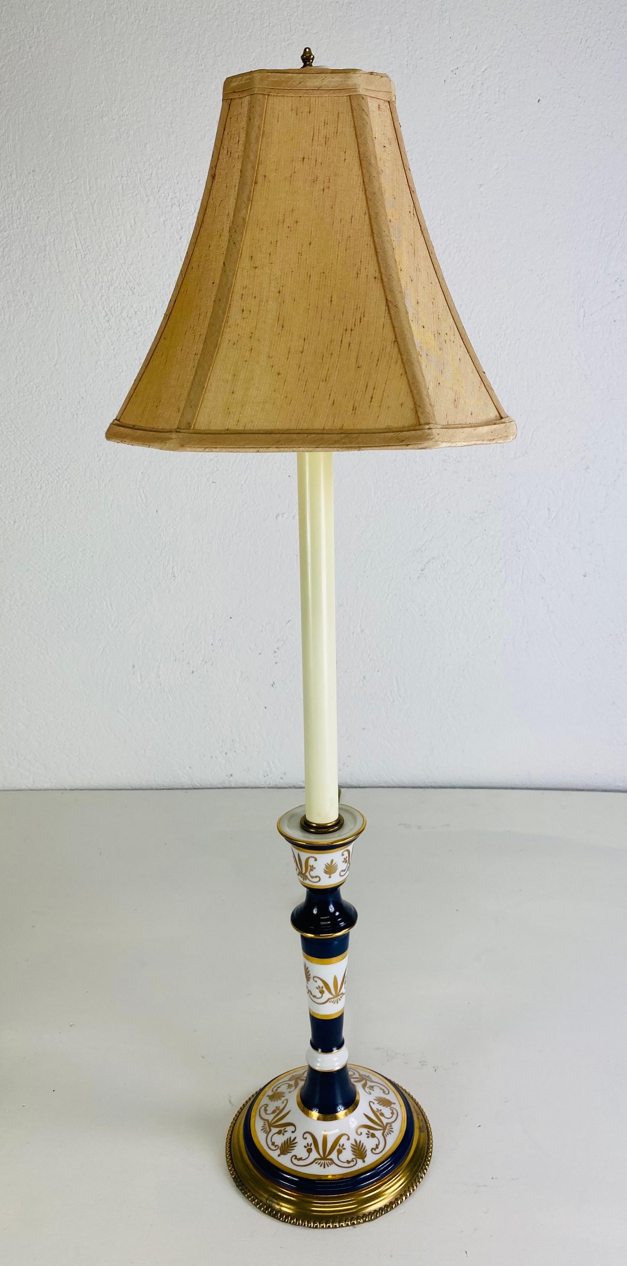 Lámpara de mesa de porcelana pintada a mano Frederick Cooper en venta 2