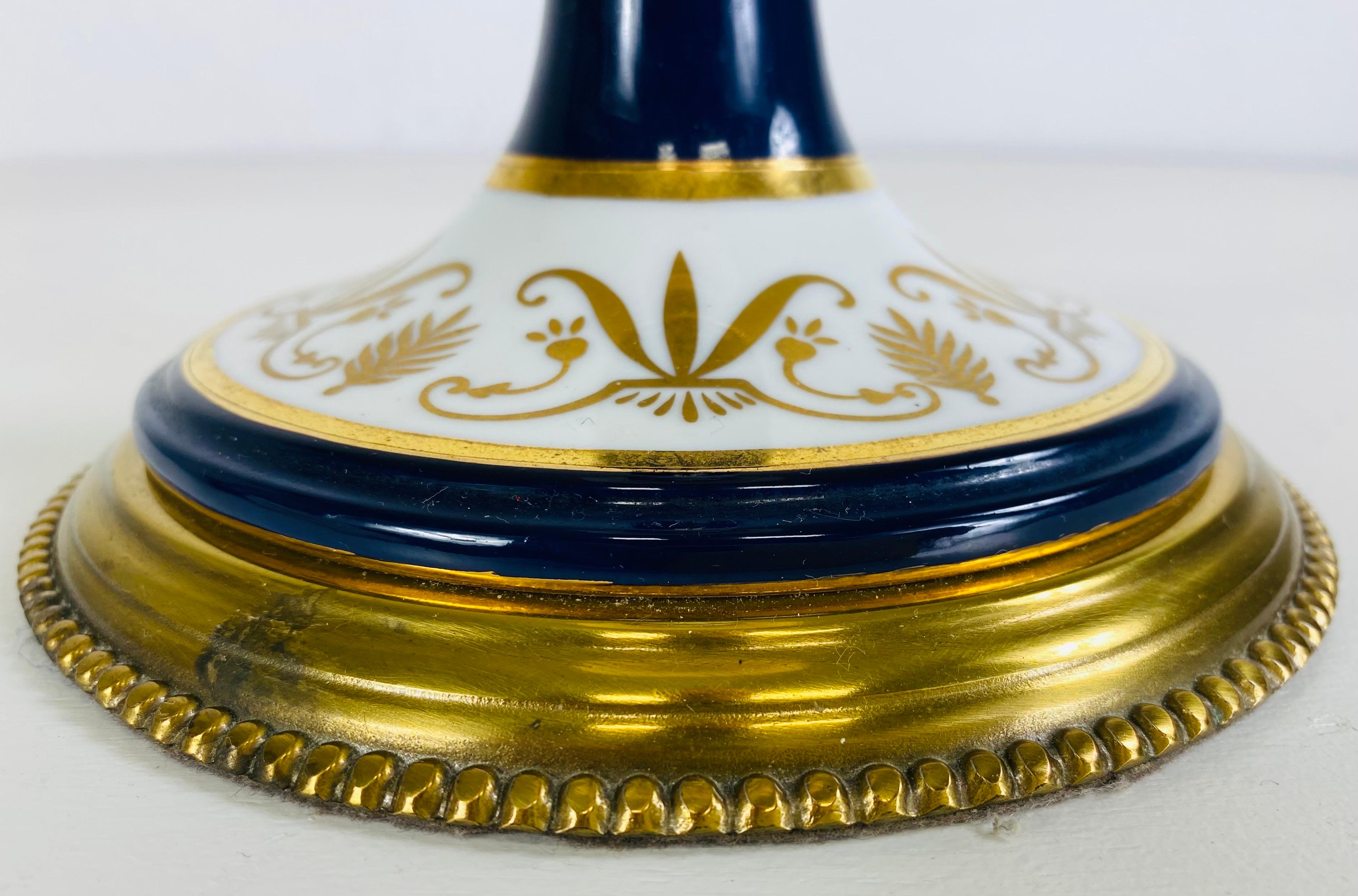 Lámpara de mesa de porcelana pintada a mano Frederick Cooper Estadounidense en venta