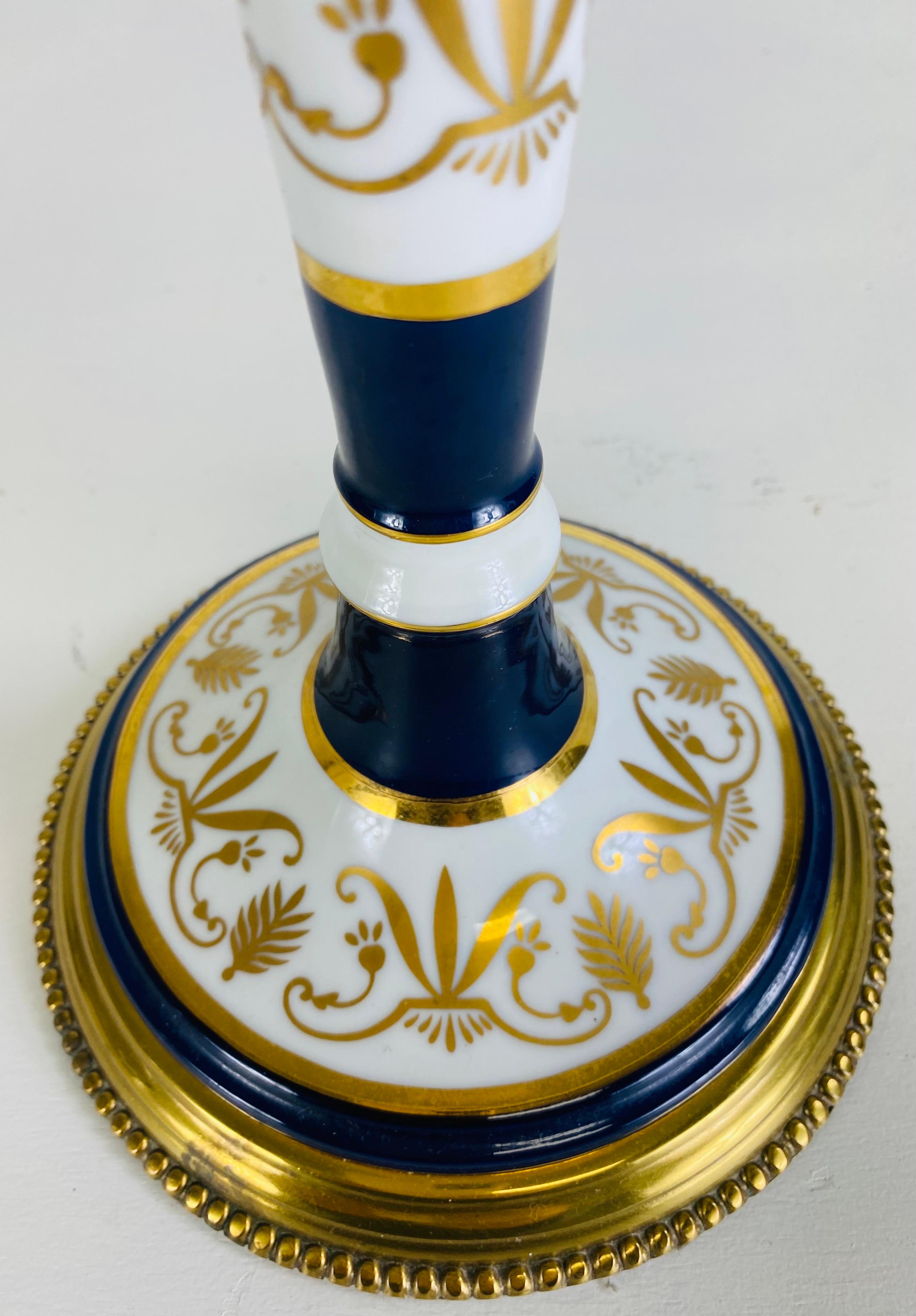 Lámpara de mesa de porcelana pintada a mano Frederick Cooper en Bueno estado para la venta en Allentown, PA