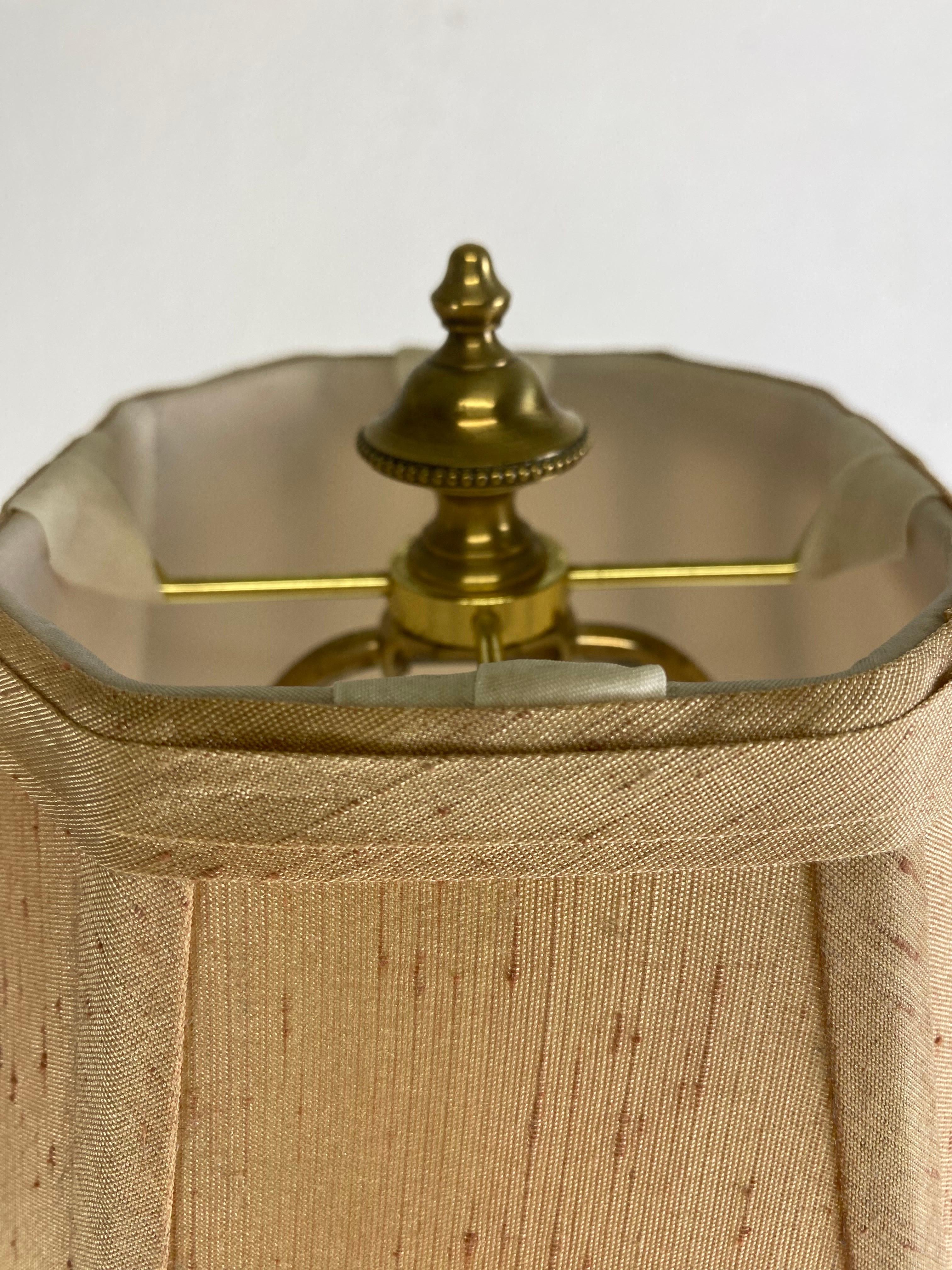 Lámpara de mesa de porcelana pintada a mano Frederick Cooper en venta 1