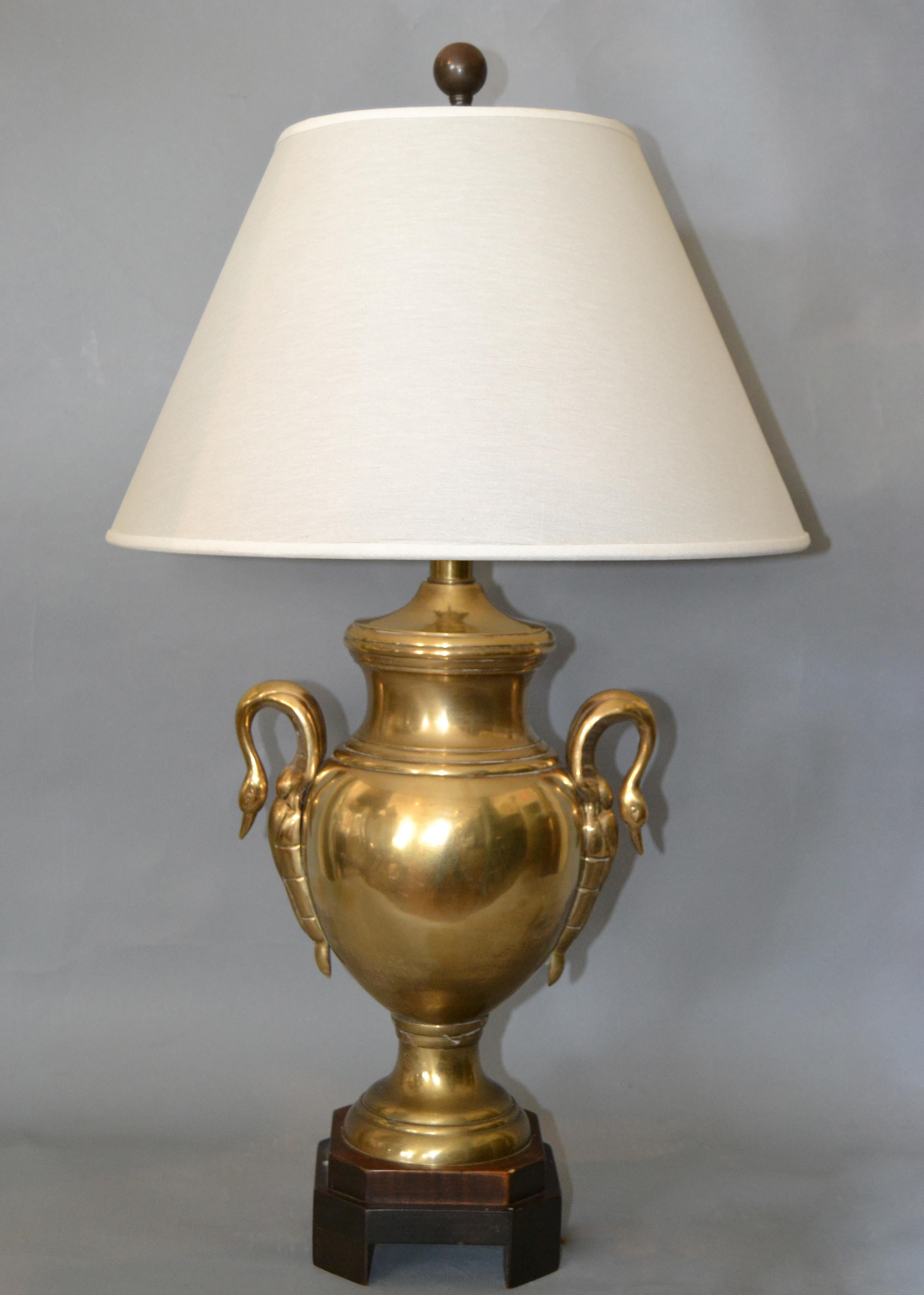 Frederick Cooper Hollywood Regency Heavy Brass Swan Details and Wood Table Lamp  4