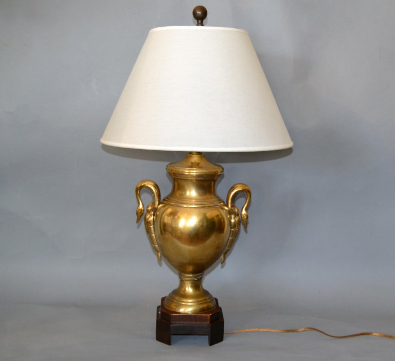 American Frederick Cooper Hollywood Regency Heavy Brass Swan Details and Wood Table Lamp  For Sale