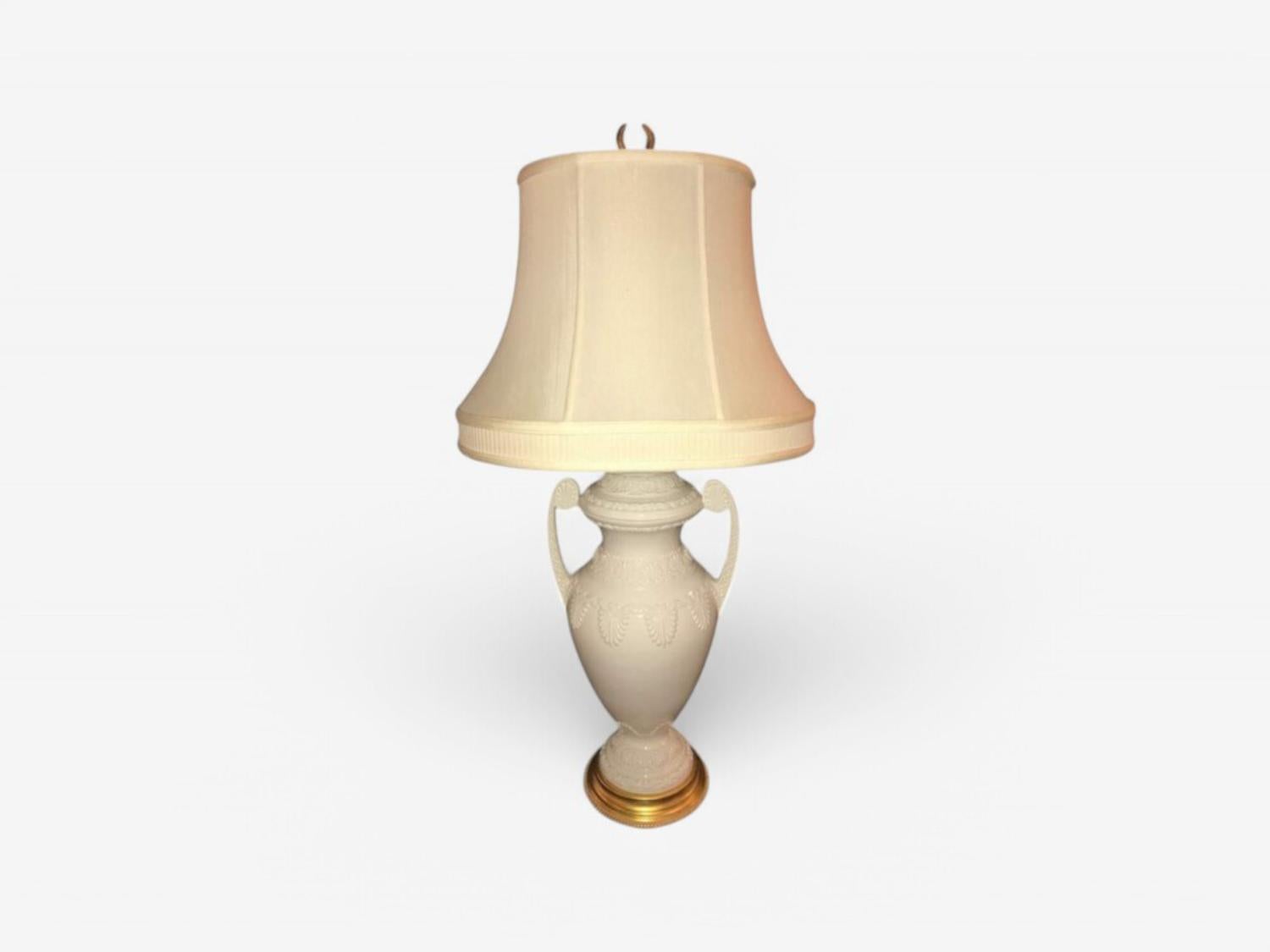 Néoclassique Frederick Cooper, Lenox, style néoclassique, porcelaine blanche, lampes de bureau, années 1980 en vente