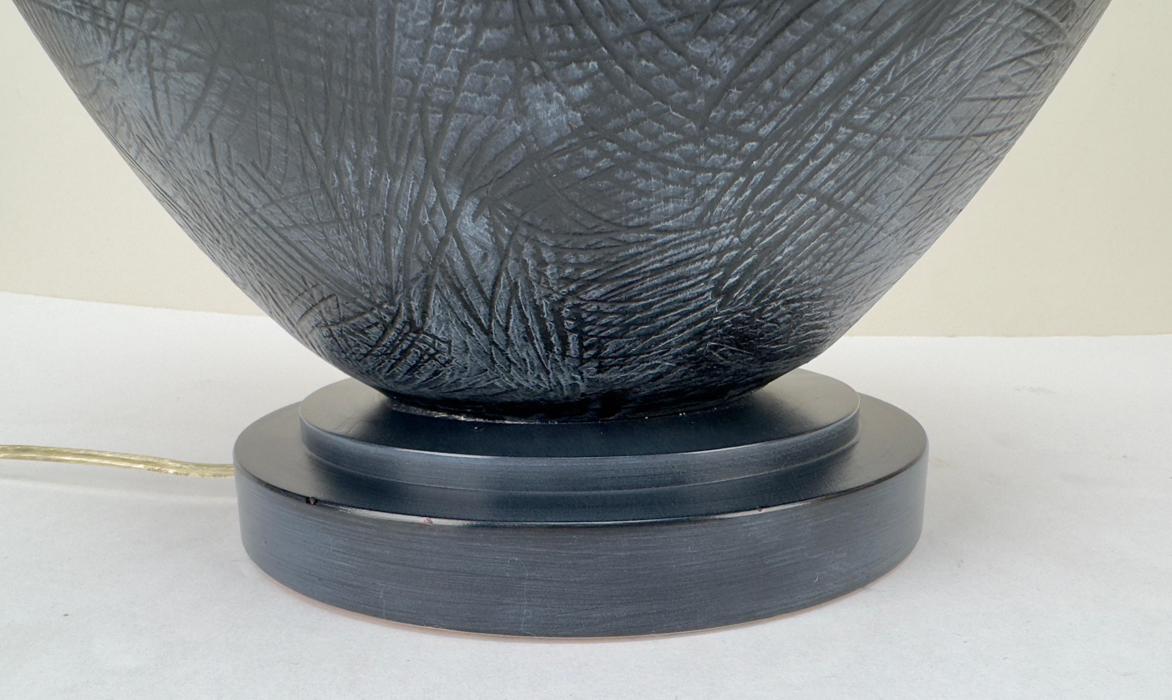 Lampada da tavolo Frederick Cooper Mid Century Modern Ginger Jar Gold & Black, una coppia in vendita 3