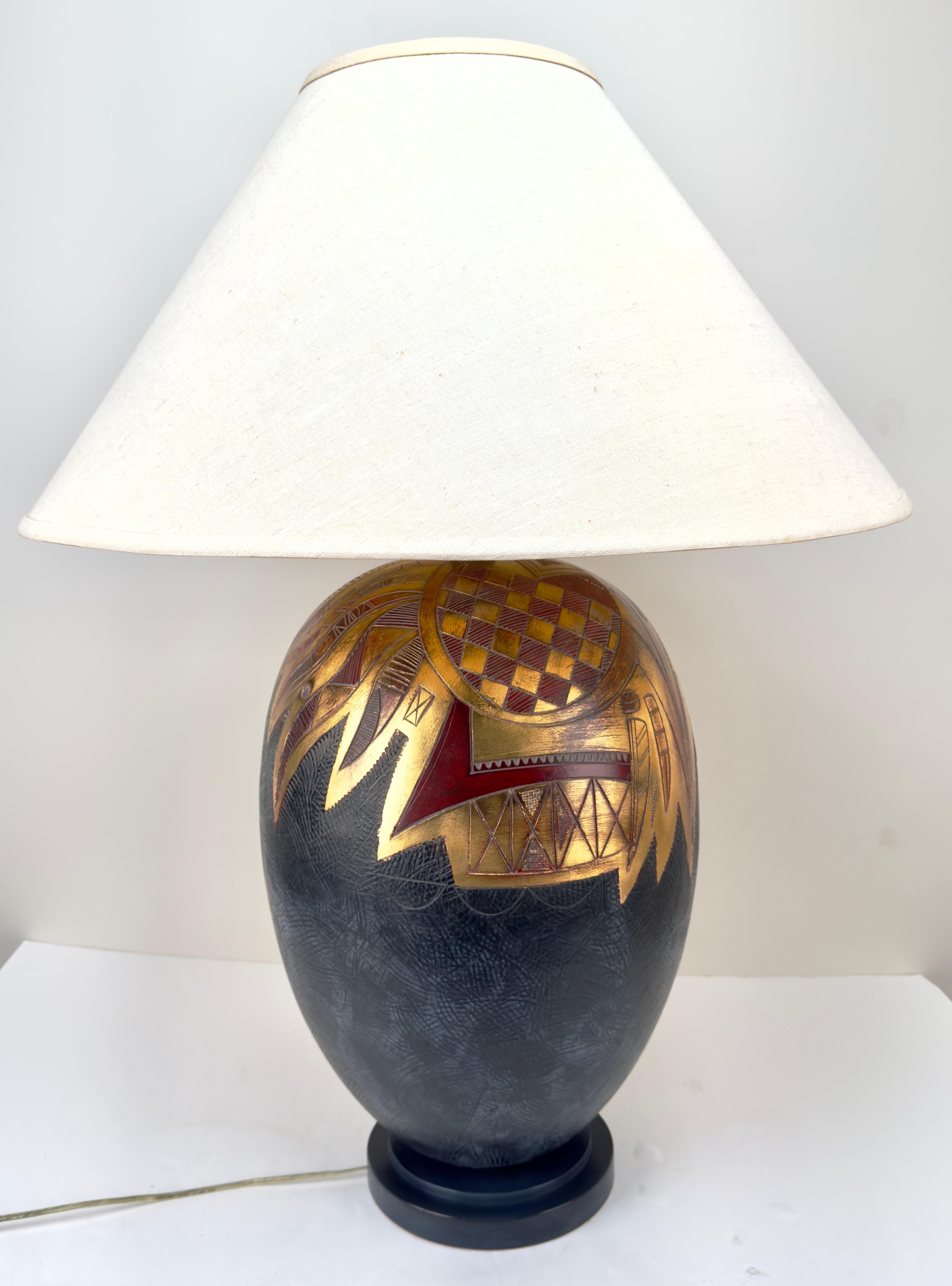 Intagliato a mano Lampada da tavolo Frederick Cooper Mid Century Modern Ginger Jar Gold & Black, una coppia in vendita
