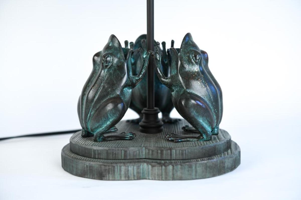 Frederick Cooper table lamp
Wood base with patinated metal frogs. 
Measures: 19.5