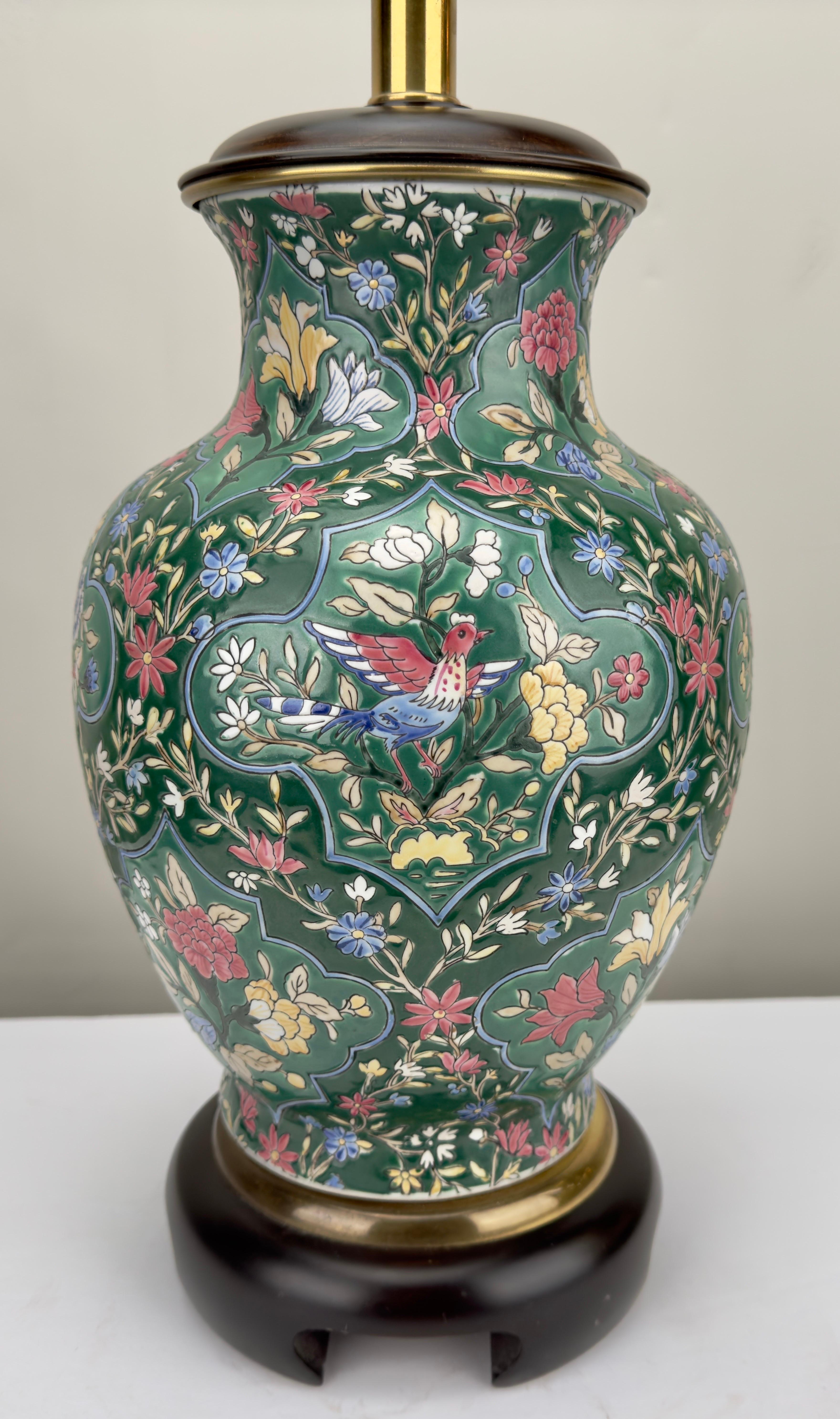 Frederick Copper  Paire de lampes de table en porcelaine verte à motif floral Chinoiserie  en vente 4