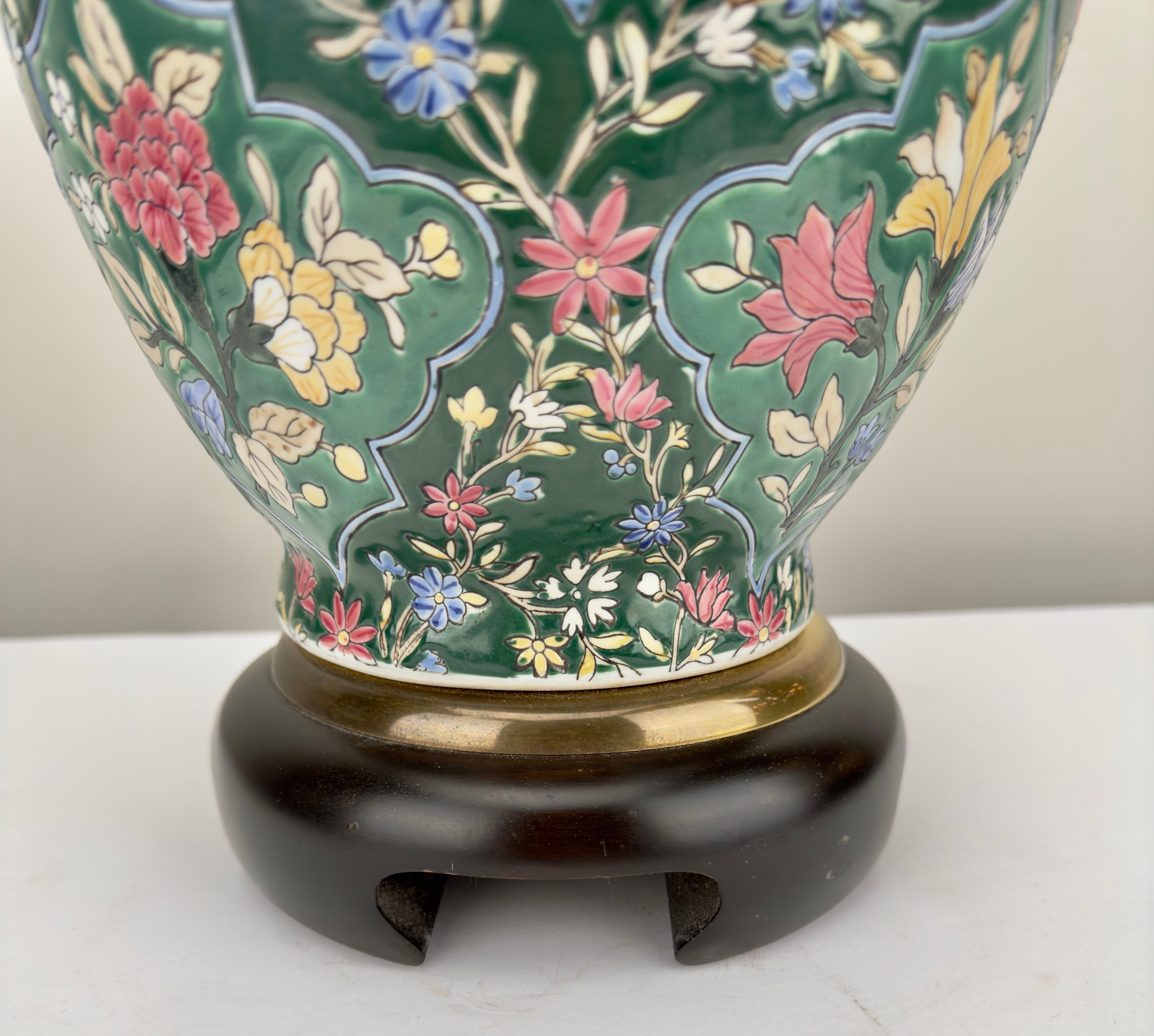 Frederick Copper  Paire de lampes de table en porcelaine verte à motif floral Chinoiserie  en vente 5