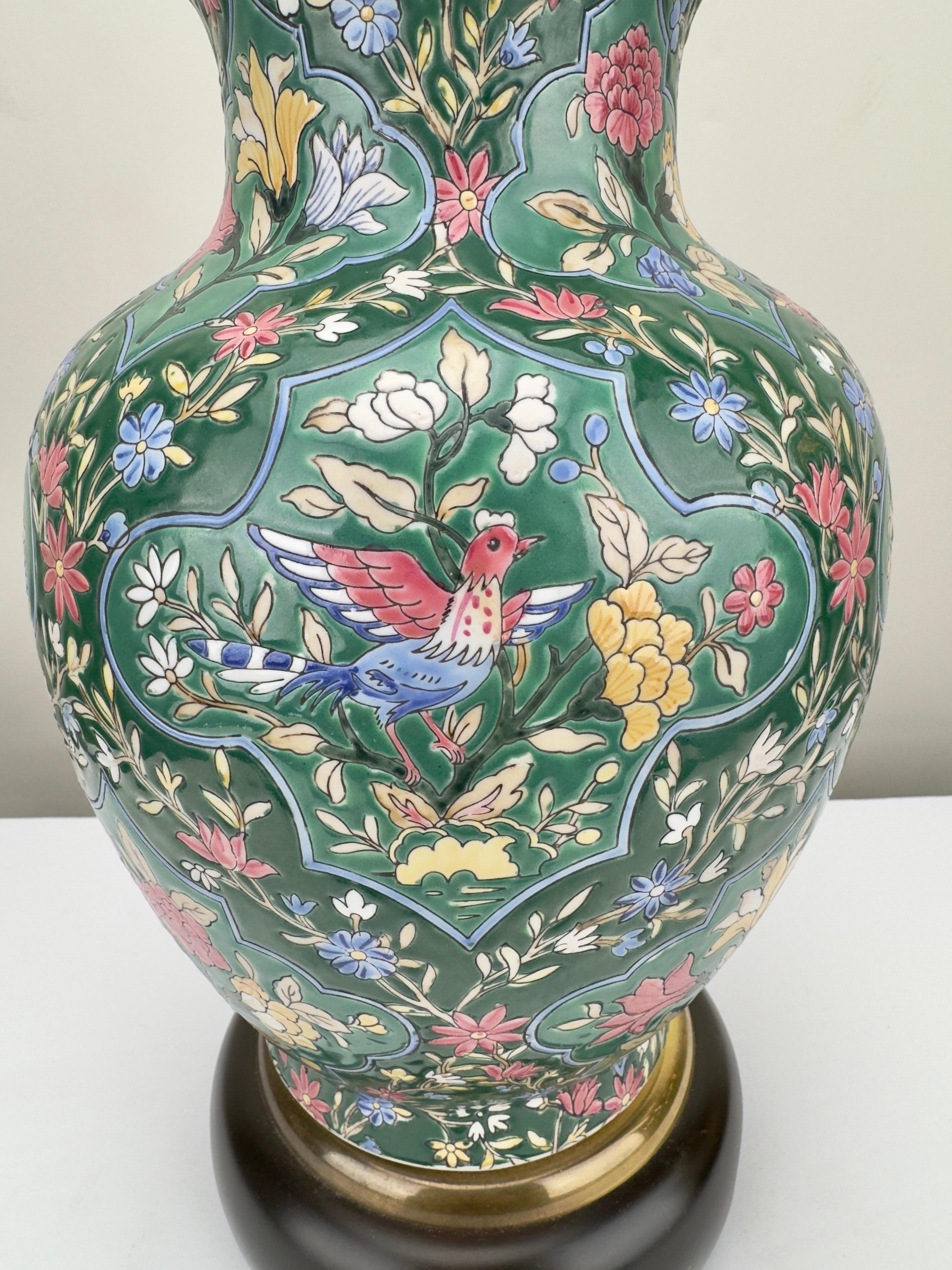 Frederick Copper  Paire de lampes de table en porcelaine verte à motif floral Chinoiserie  en vente 7