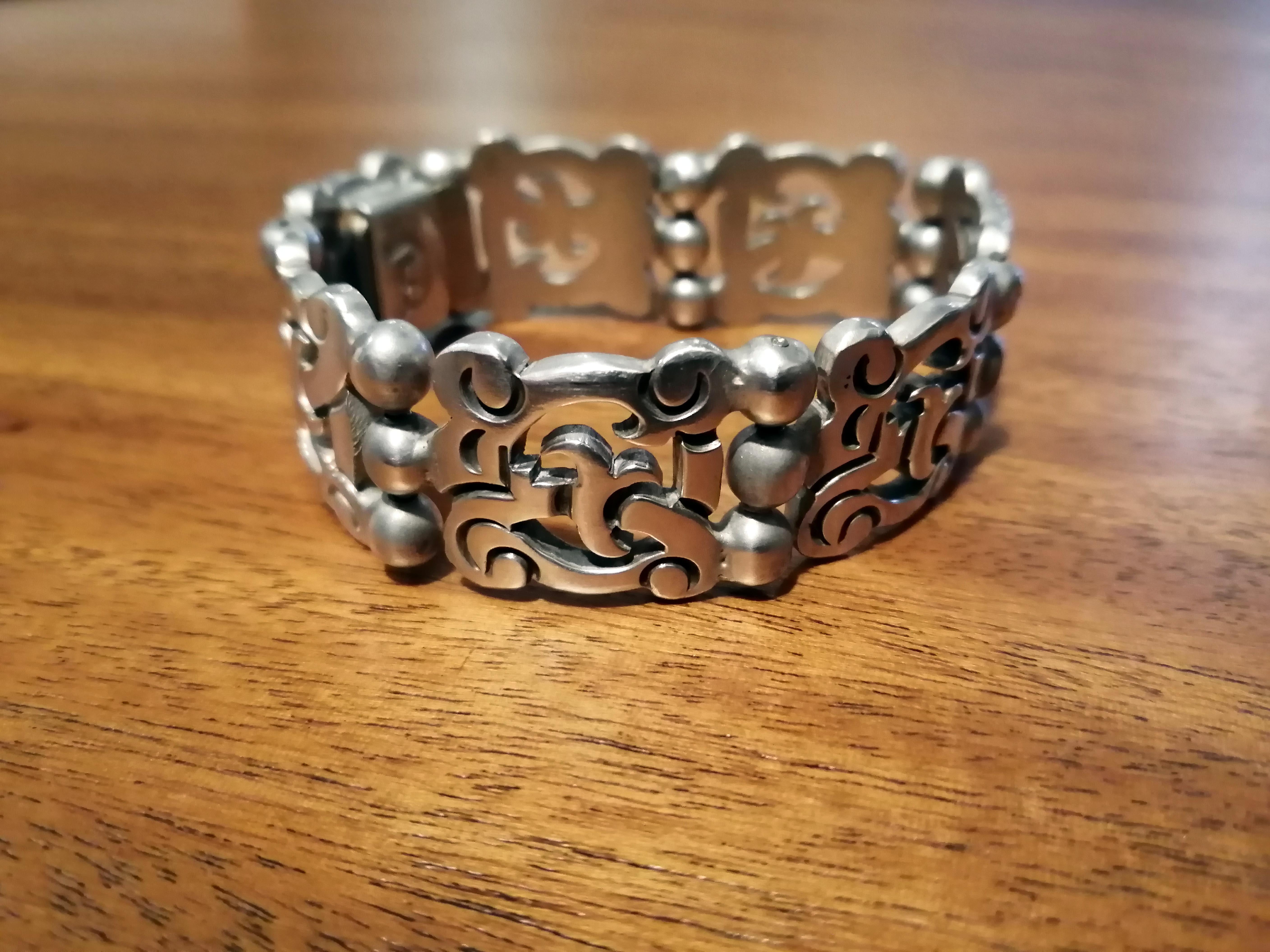 hispanic gold bracelet