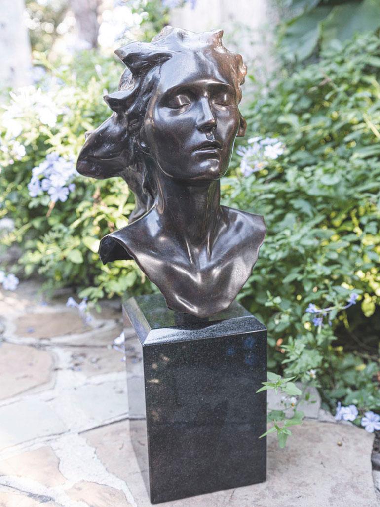 Celebración - Jefe Masculino y Jefe Femenino - Sculpture moderno estadounidense de Frederick Hart